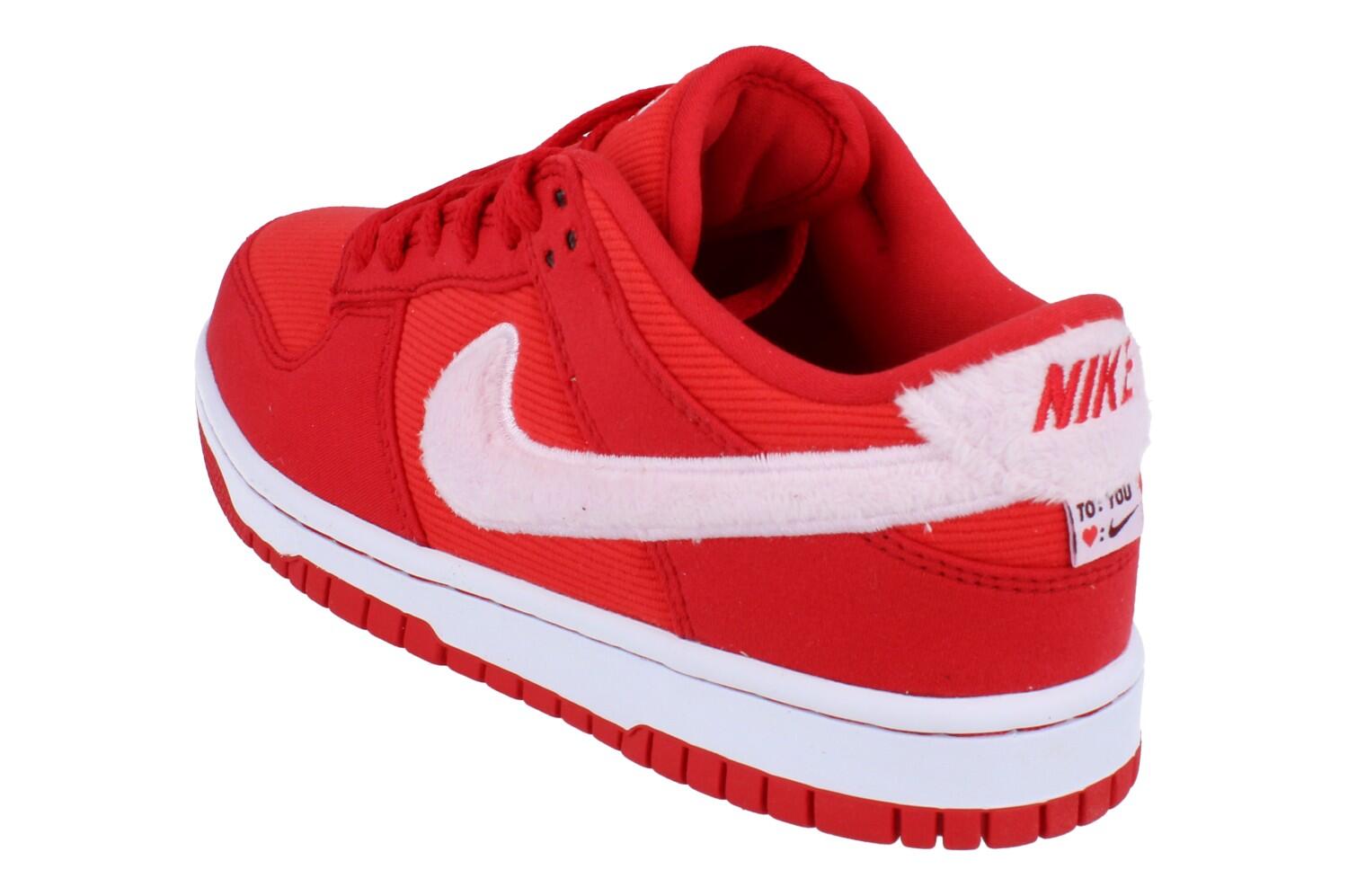 Nike Dunk Low Valentine's Day (2024) 2/6