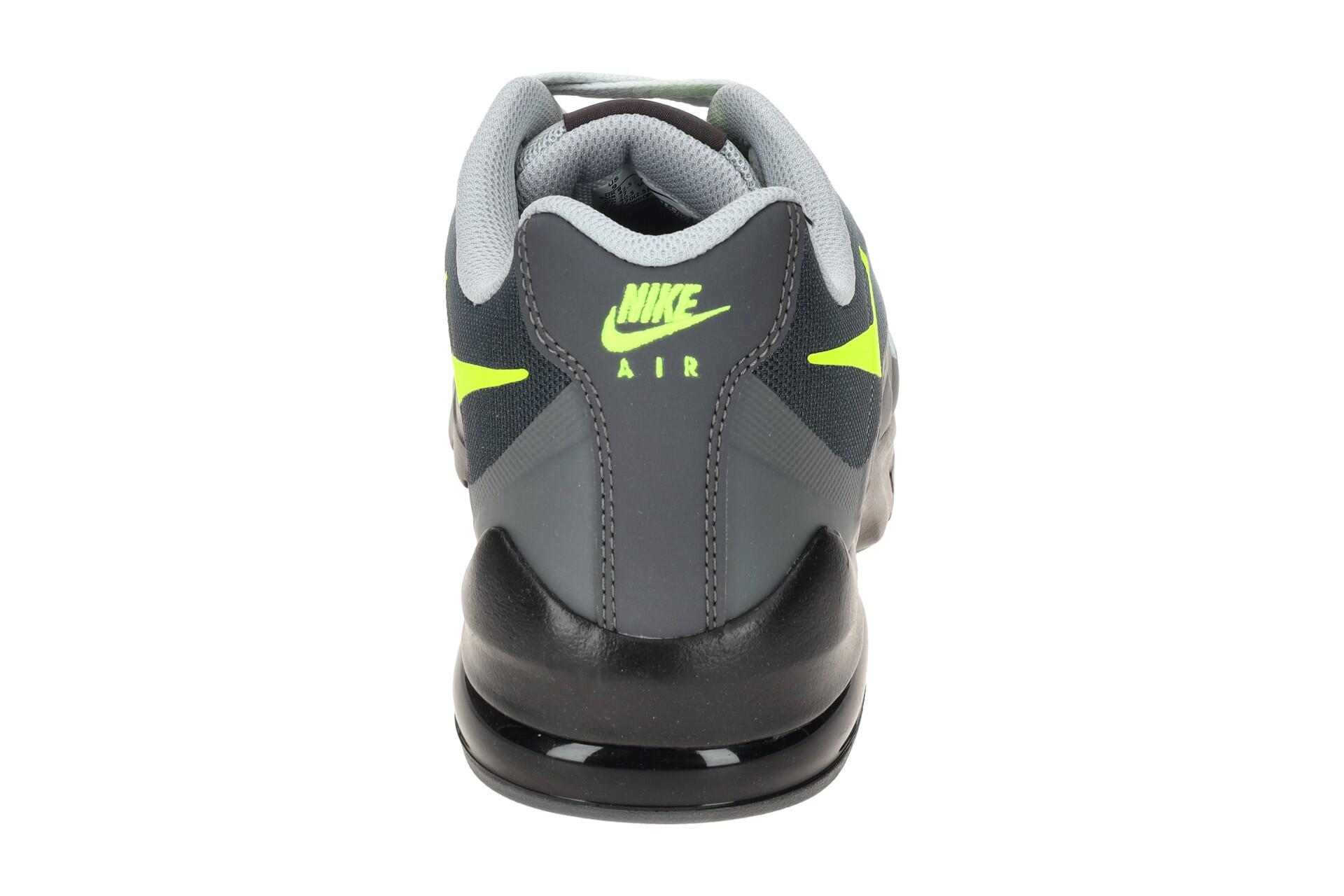 Chaussures Hommes Nike Air Max Invigor gris 5/7