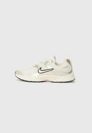 Zapatillas Nike V5 RNR HQ6412-102