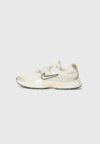 Zapatillas Nike V5 RNR HQ6412-102