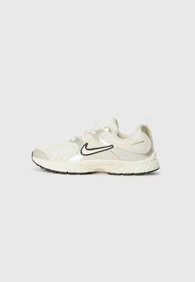 Nike V5 RNR HQ6412-102