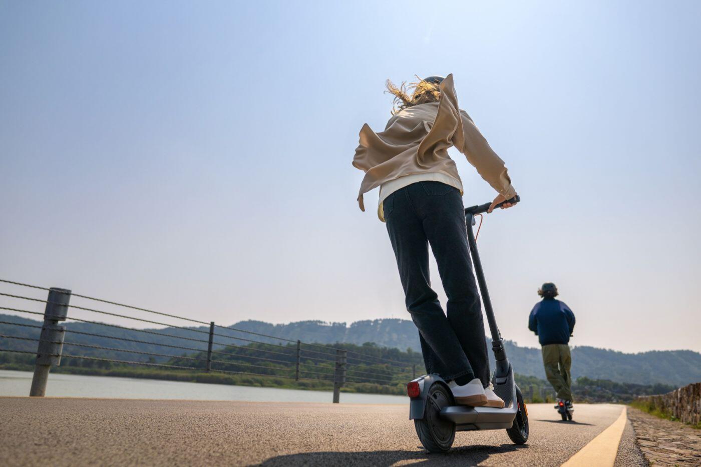 Patinete eléctrico Ninebot E2 Pro E — 45 km autonomía, motor 700W, ruedas 8" 4/7