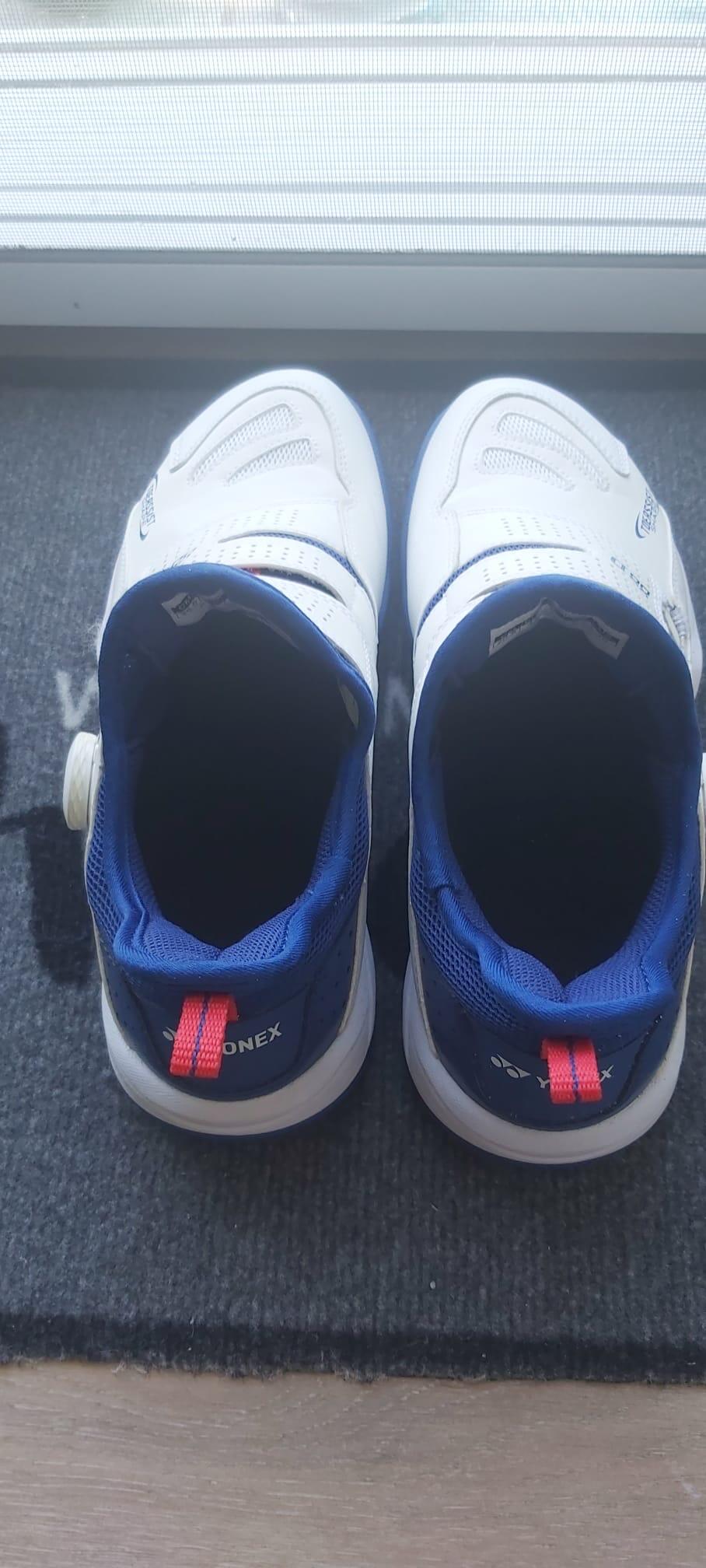 Entre Particuliers - Chaussures de sport d'intérieur Yonex / Man Power 3/4
