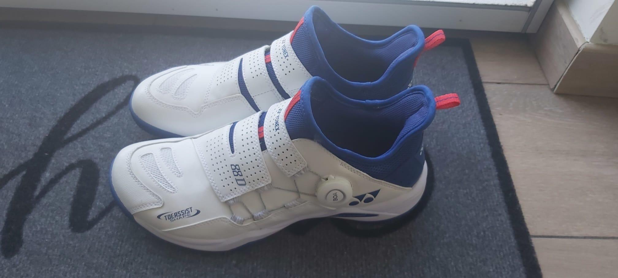 Entre Particuliers - Chaussures de sport d'intérieur Yonex / Man Power 2/4