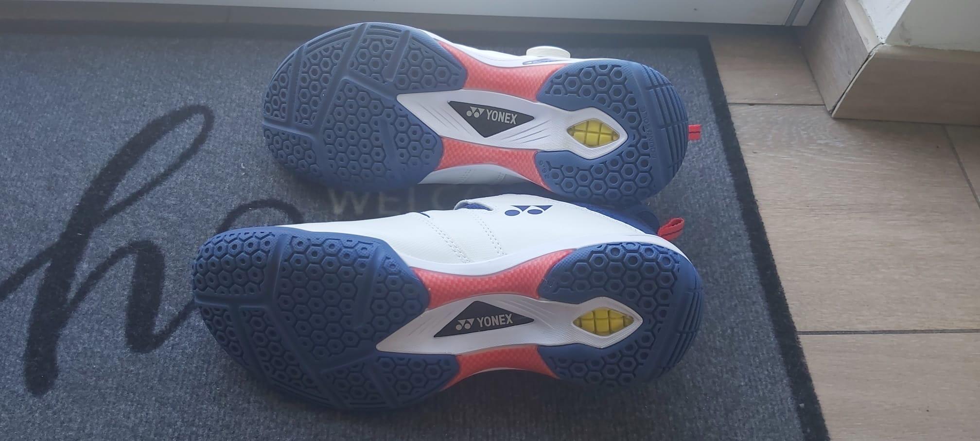 Entre Particuliers - Chaussures de sport d'intérieur Yonex / Man Power 4/4