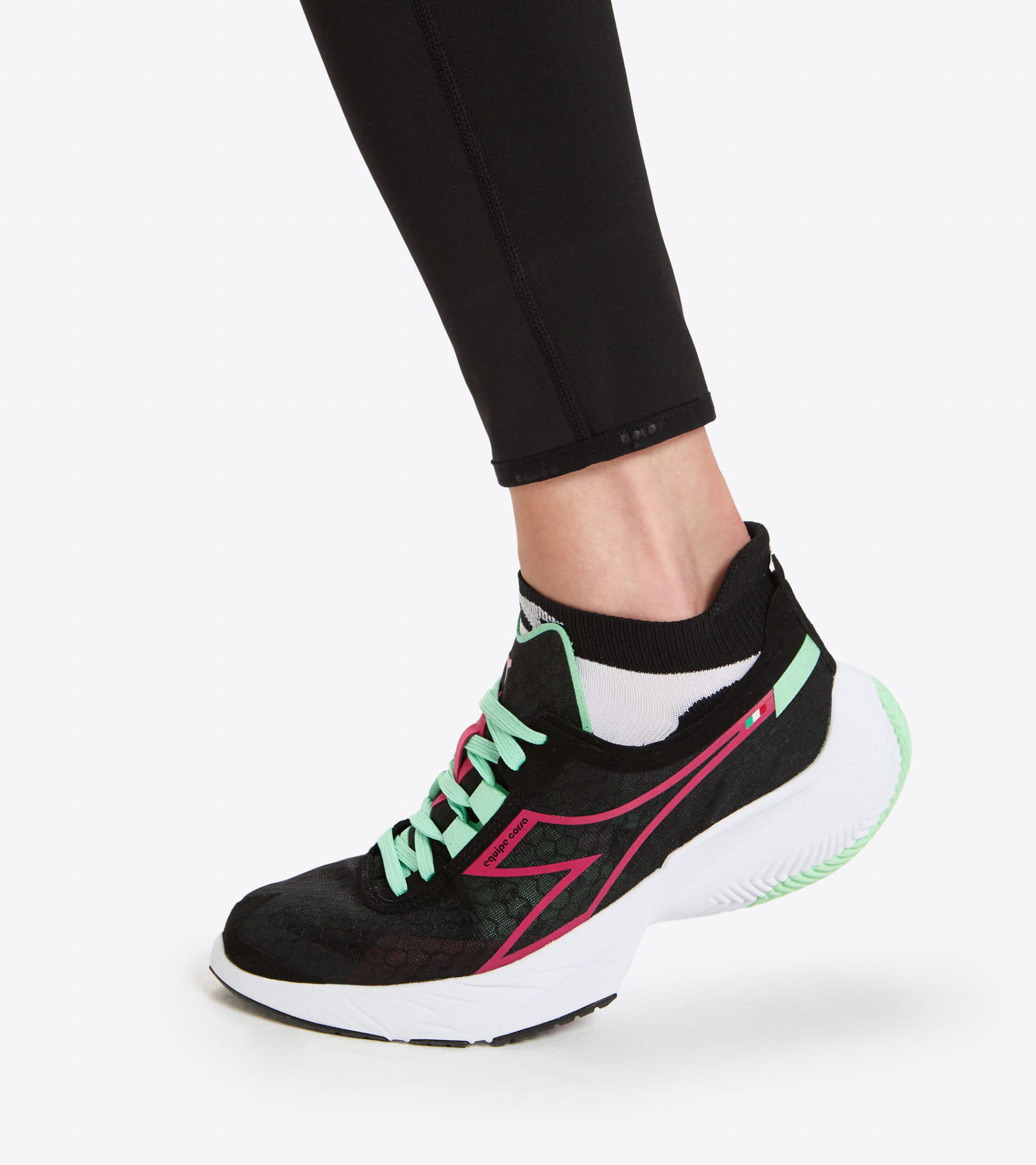 Skarpety tenisowe damskie Diadora SHORT L.SOCKS white/black 3/3