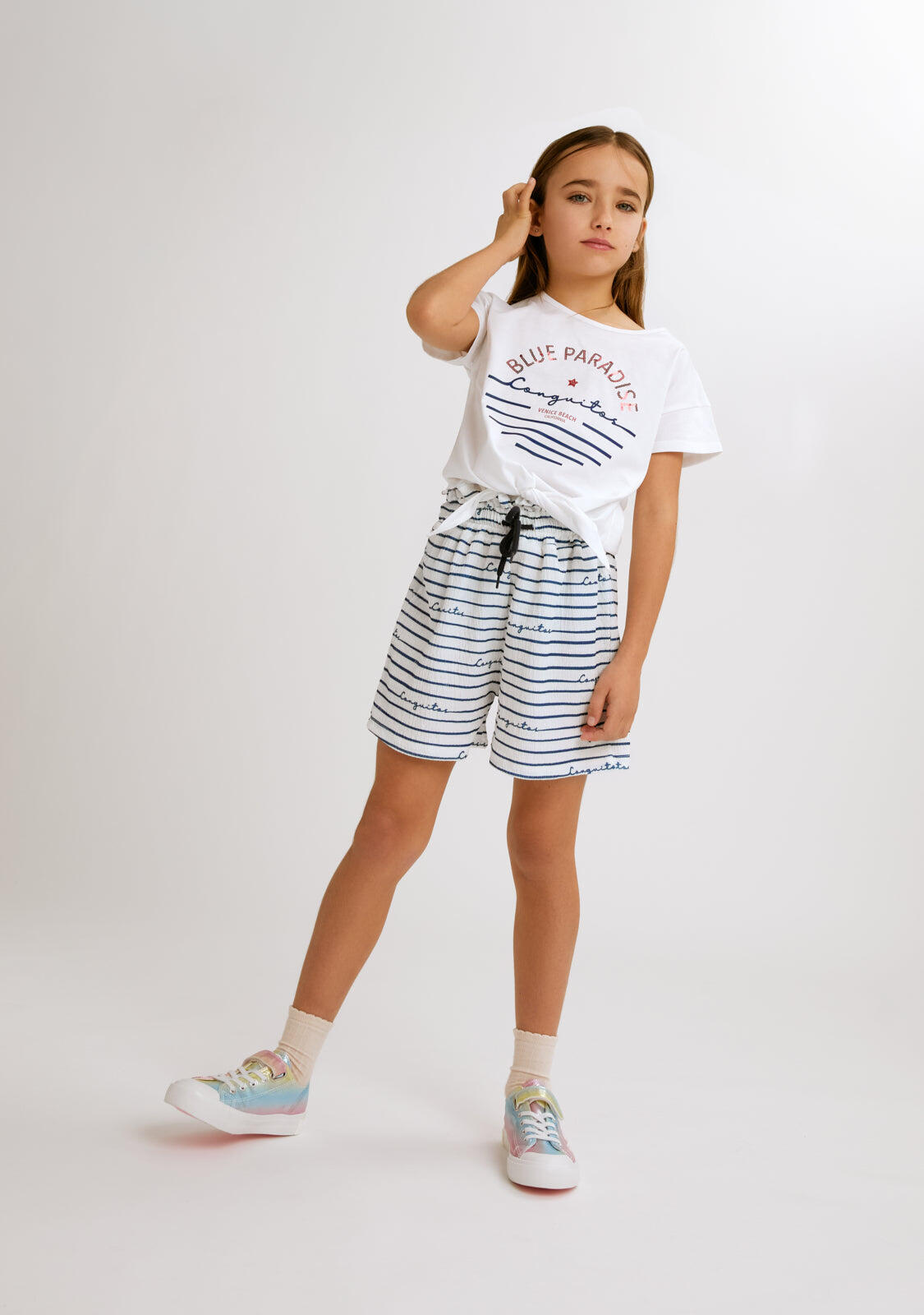 Camiseta Corta de Niña Con Nudo en Blanco 5/5