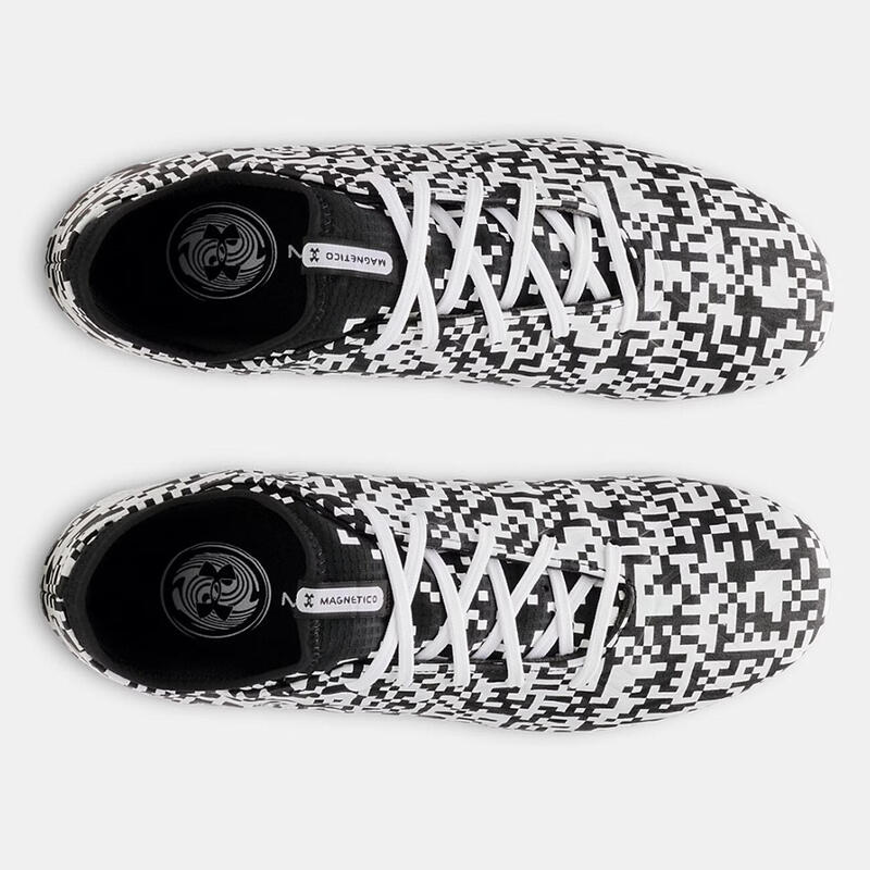 Ghete de fotbal UA Magnetico Select 5 FG Under Armour alb și negru