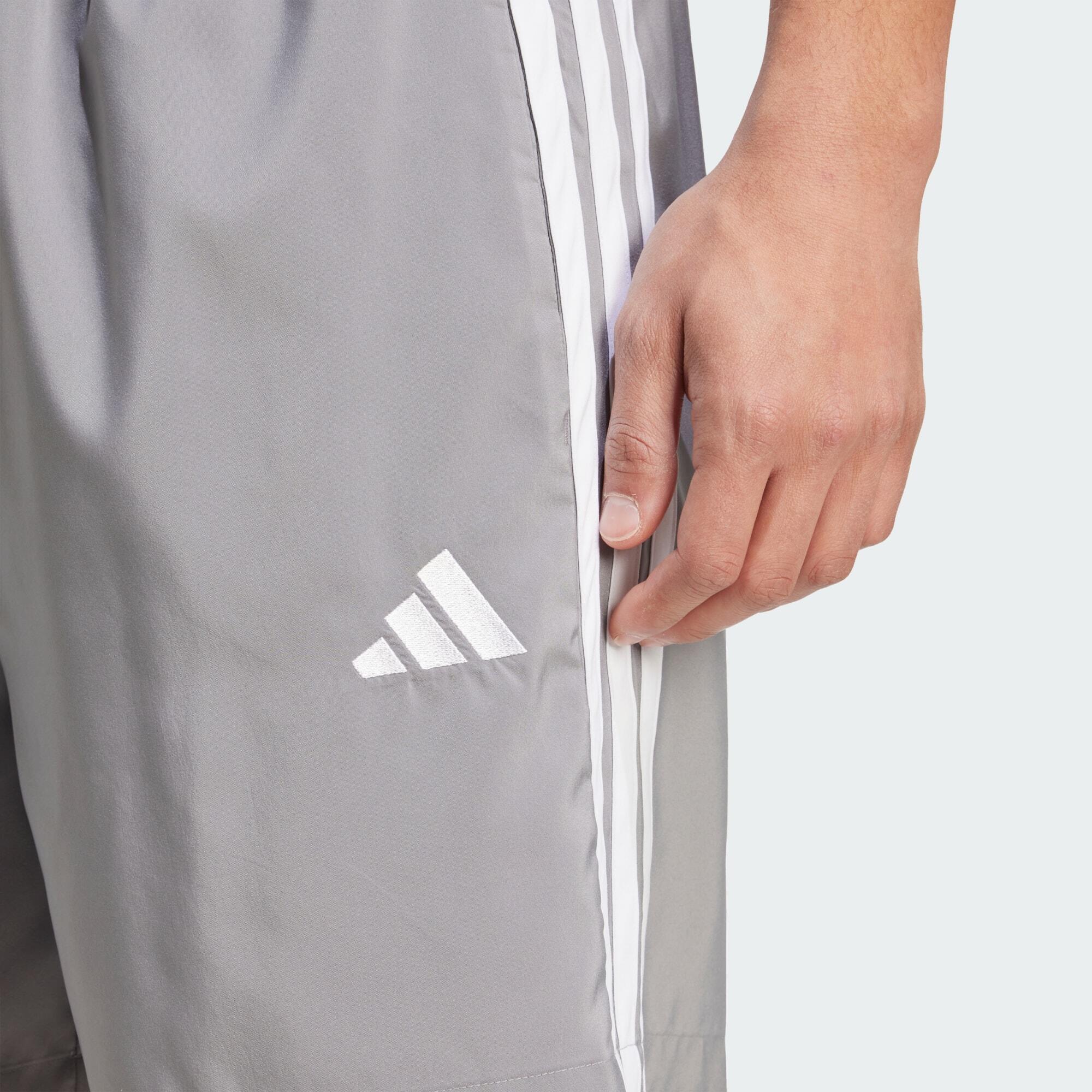 Essentials 3-Stripes Chelsea Shorts 4/5