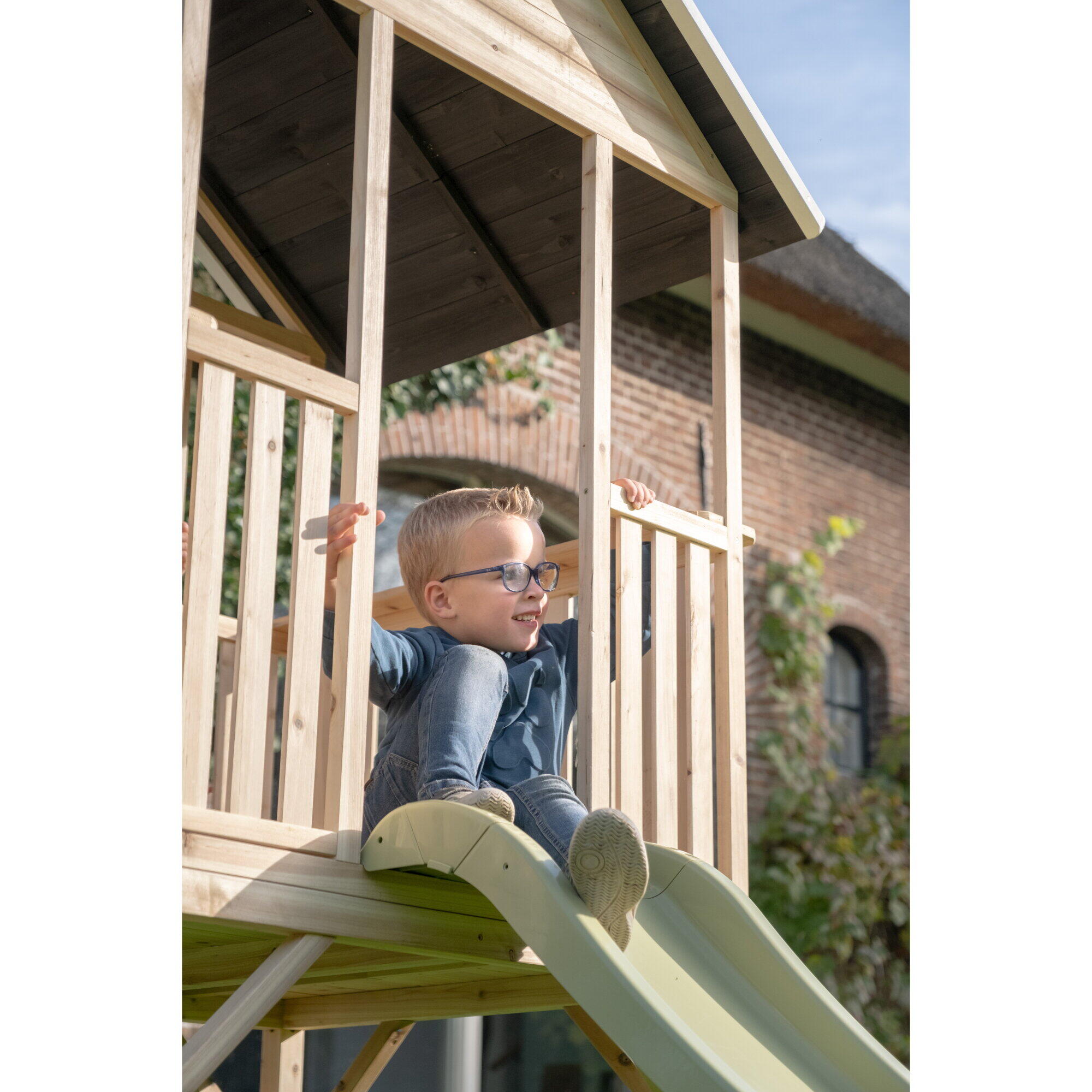 Maisonnette en bois avec toboggan Panorama 300 4/7