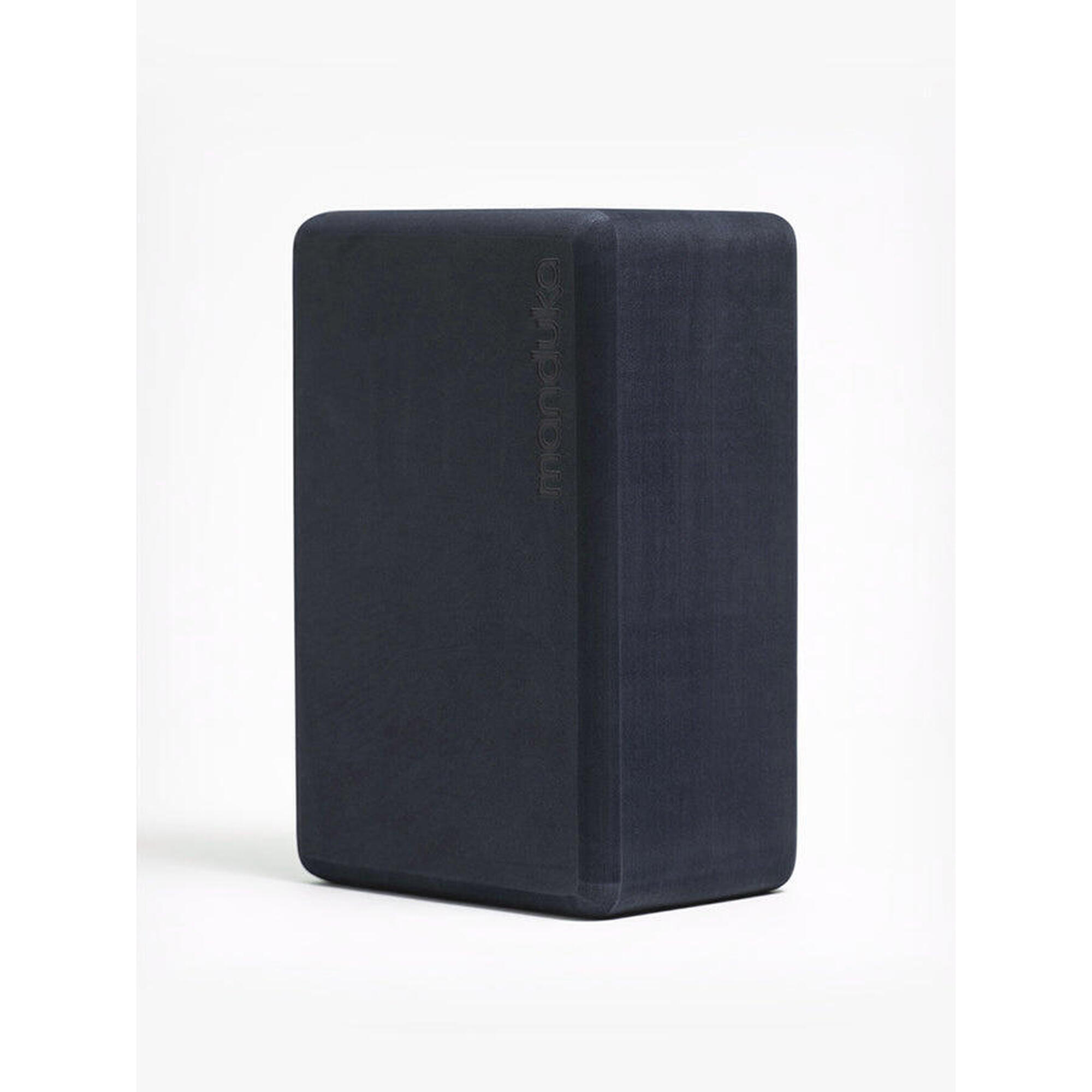 Bloc de yoga Manduka din spuma reciclata - Cub de exercitii Midnight