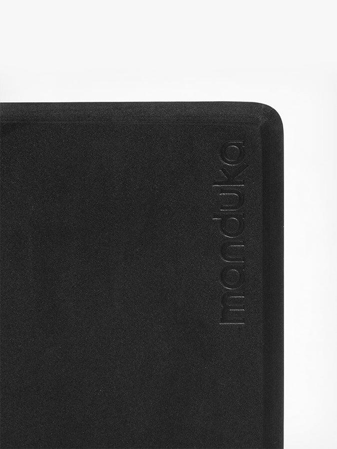 Blocco yoga Manduka in schiuma riciclata - Cubo per esercizi Thunder 3/4