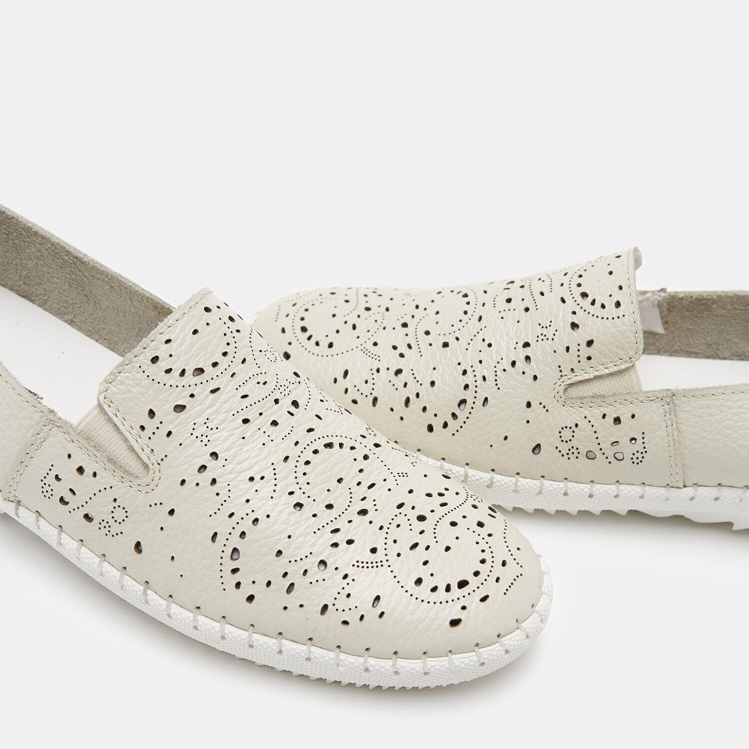 Mocassins en cuir ajouré 3/6