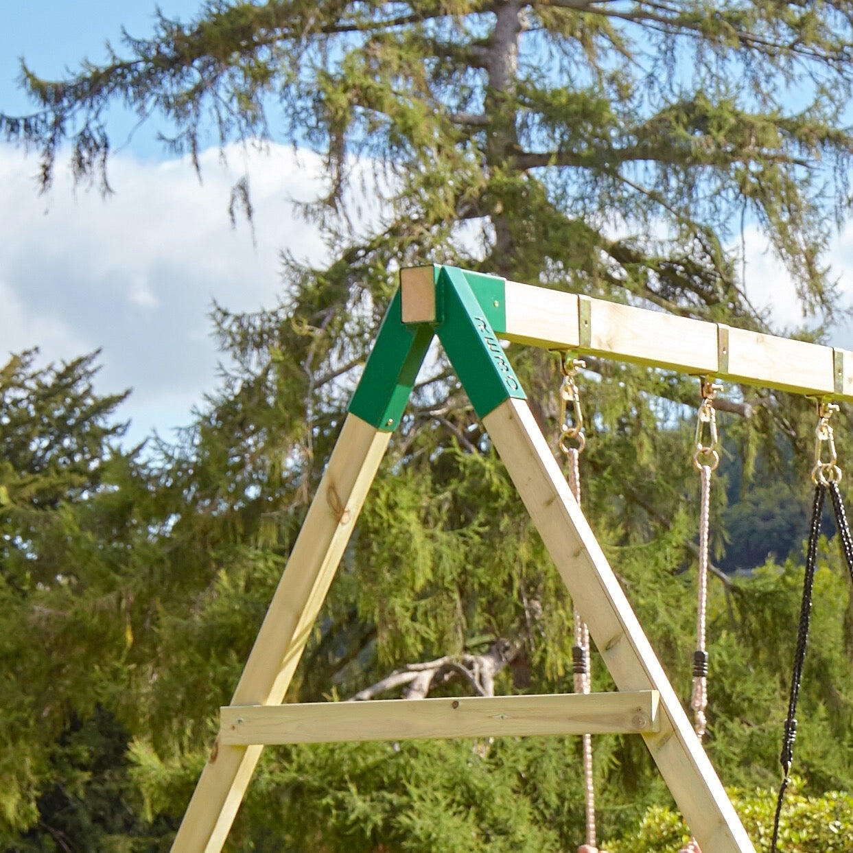 ClassicPlay Spielturm Rainier mit Doppelschaukel und Rutsche in Dunkelgrün 7/7