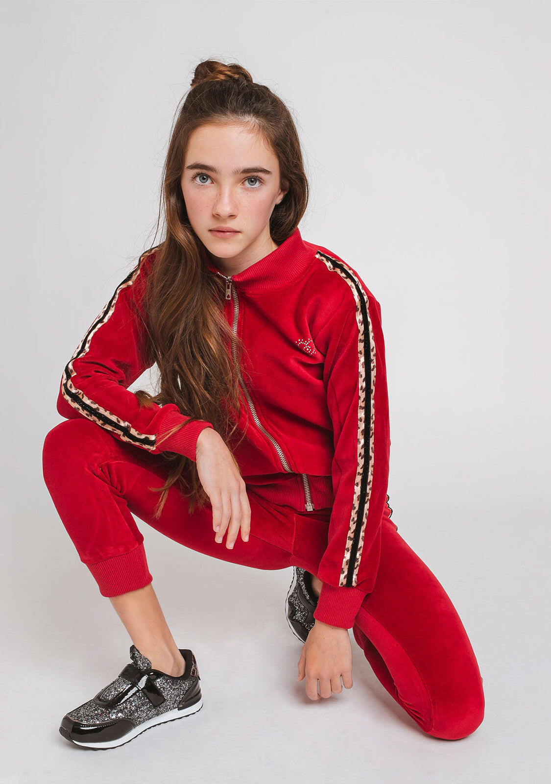 Jogging rojo de niña 2/3