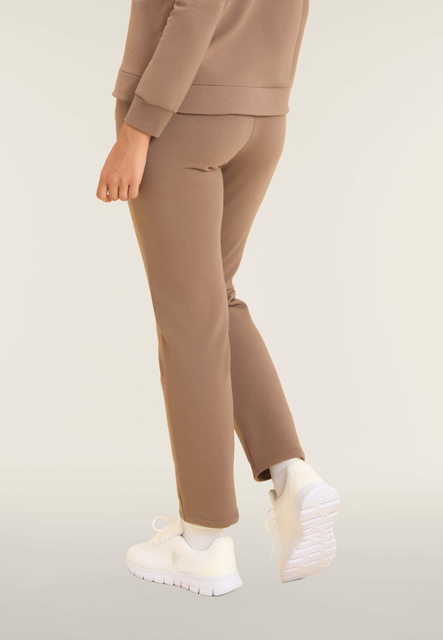 Pantalón deportivo para mujer con bolsillos de ojal y strass 3/4