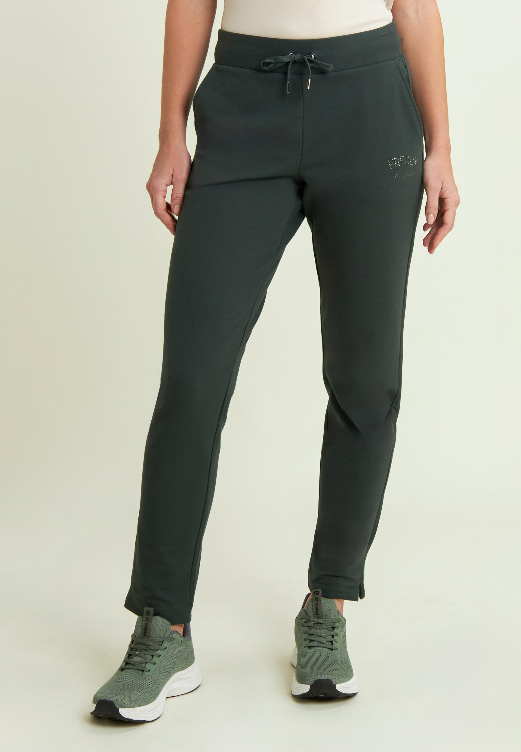 Pantalón con aberturas laterales en el bajo 2/4