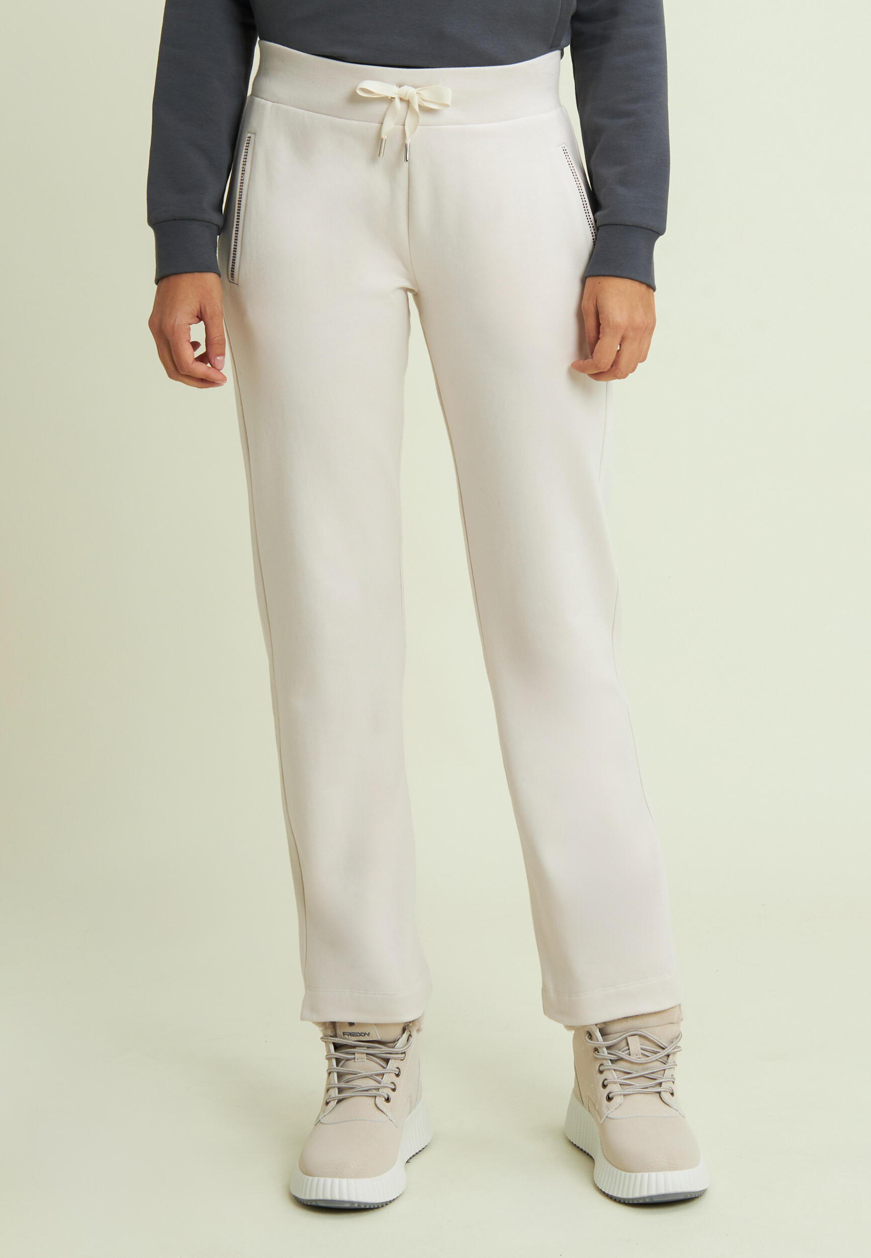 Pantalon de sport droit avec des détails brillants 2/4