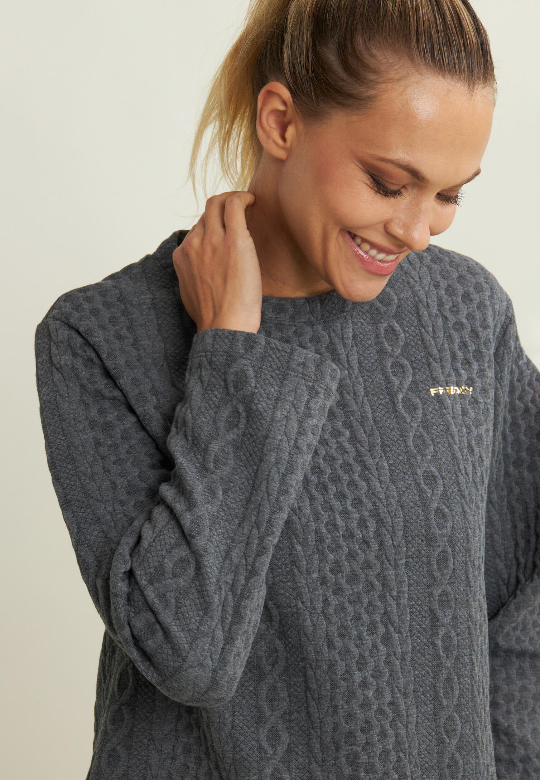 Sweat-shirt à col rond en tissu technique double orné de tresses 3/4