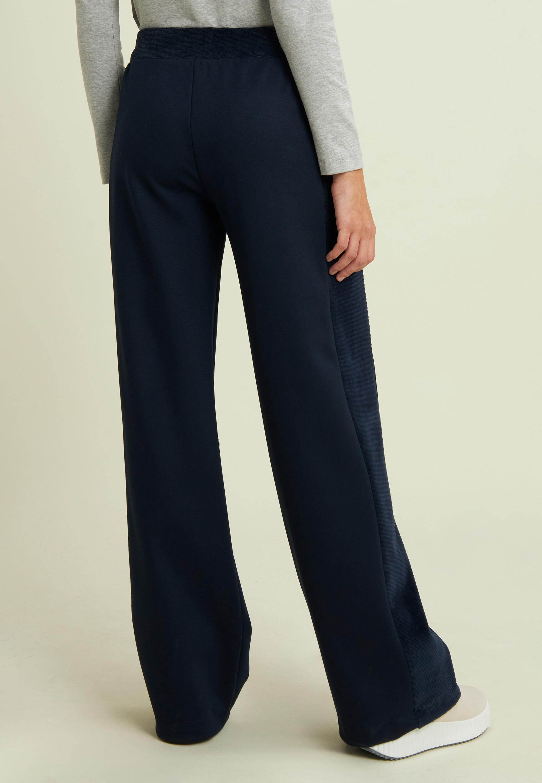 Pantaloni wide leg in viscosa con dettagli in ciniglia 3/4