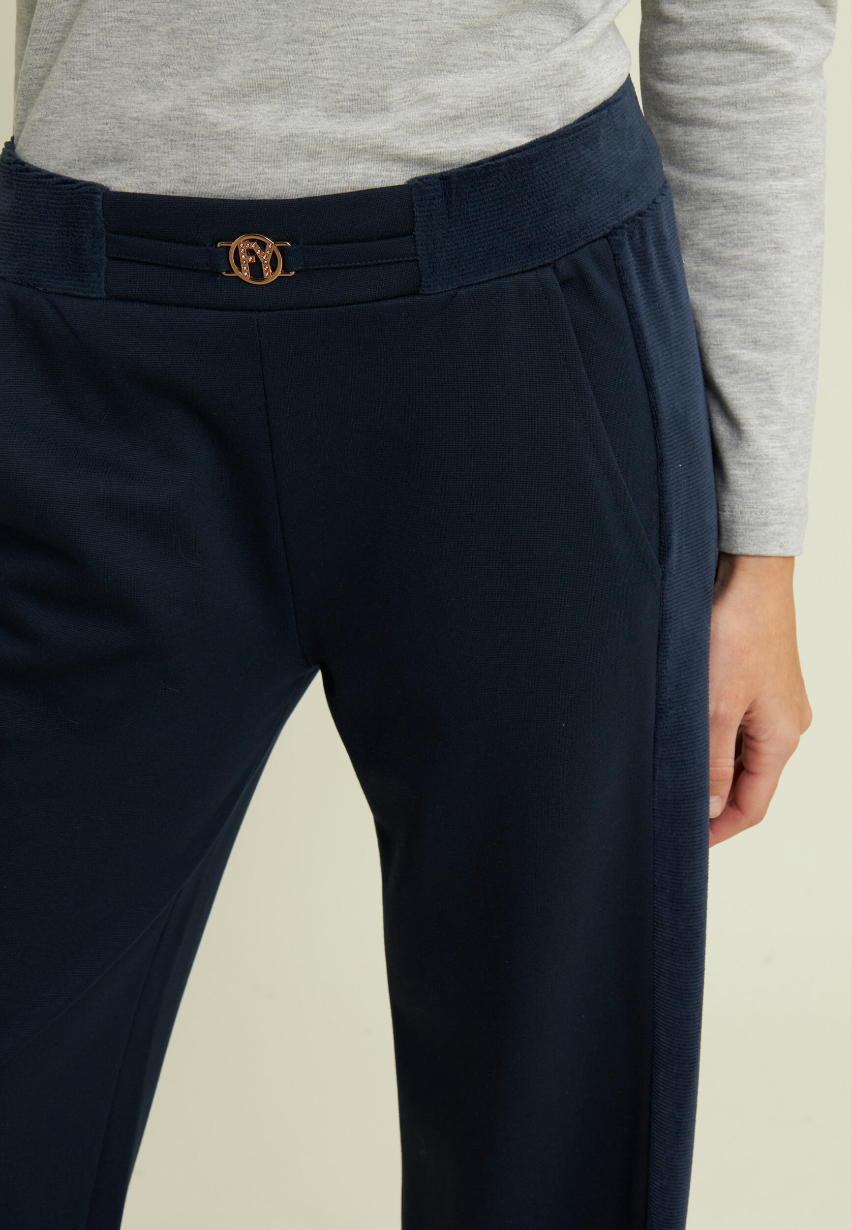 Pantaloni wide leg in viscosa con dettagli in ciniglia 4/4