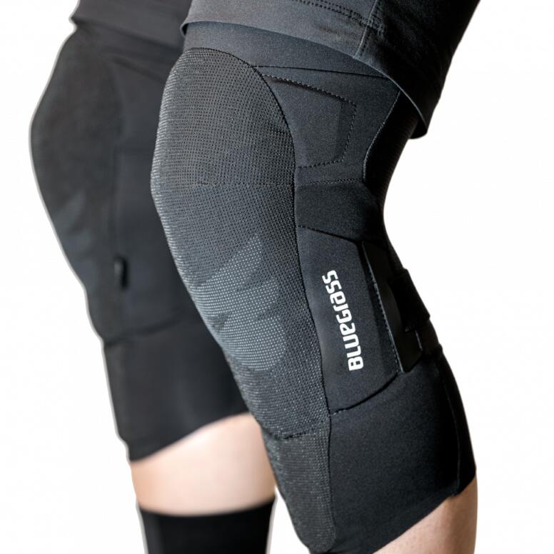 Bluegrass Aura Core Knee Black, Gr. XL 4/4