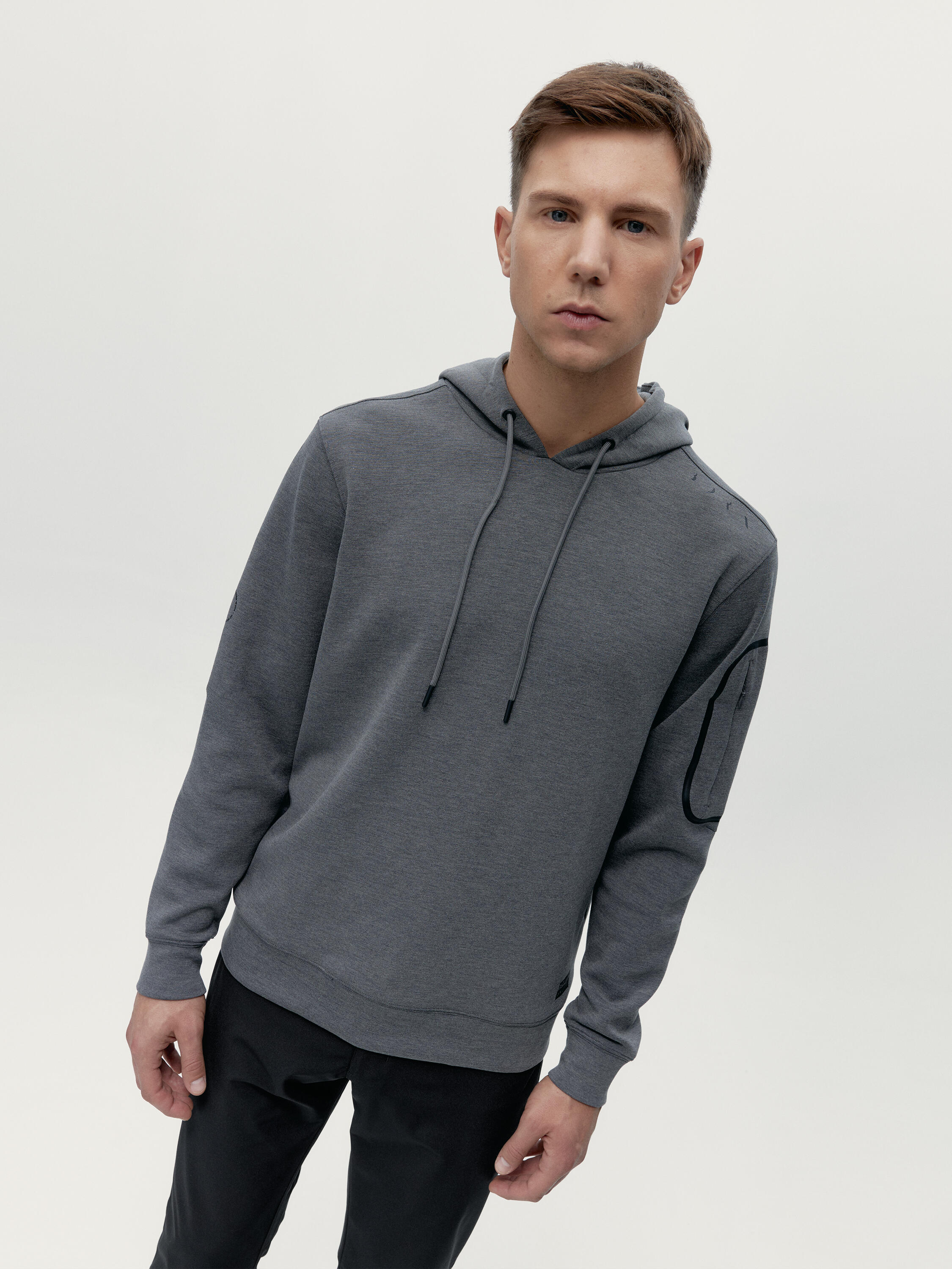 BORN LIVING YOGA Sudadera de hombre Born Living Yoga en tejido performance con bolsillo Marion