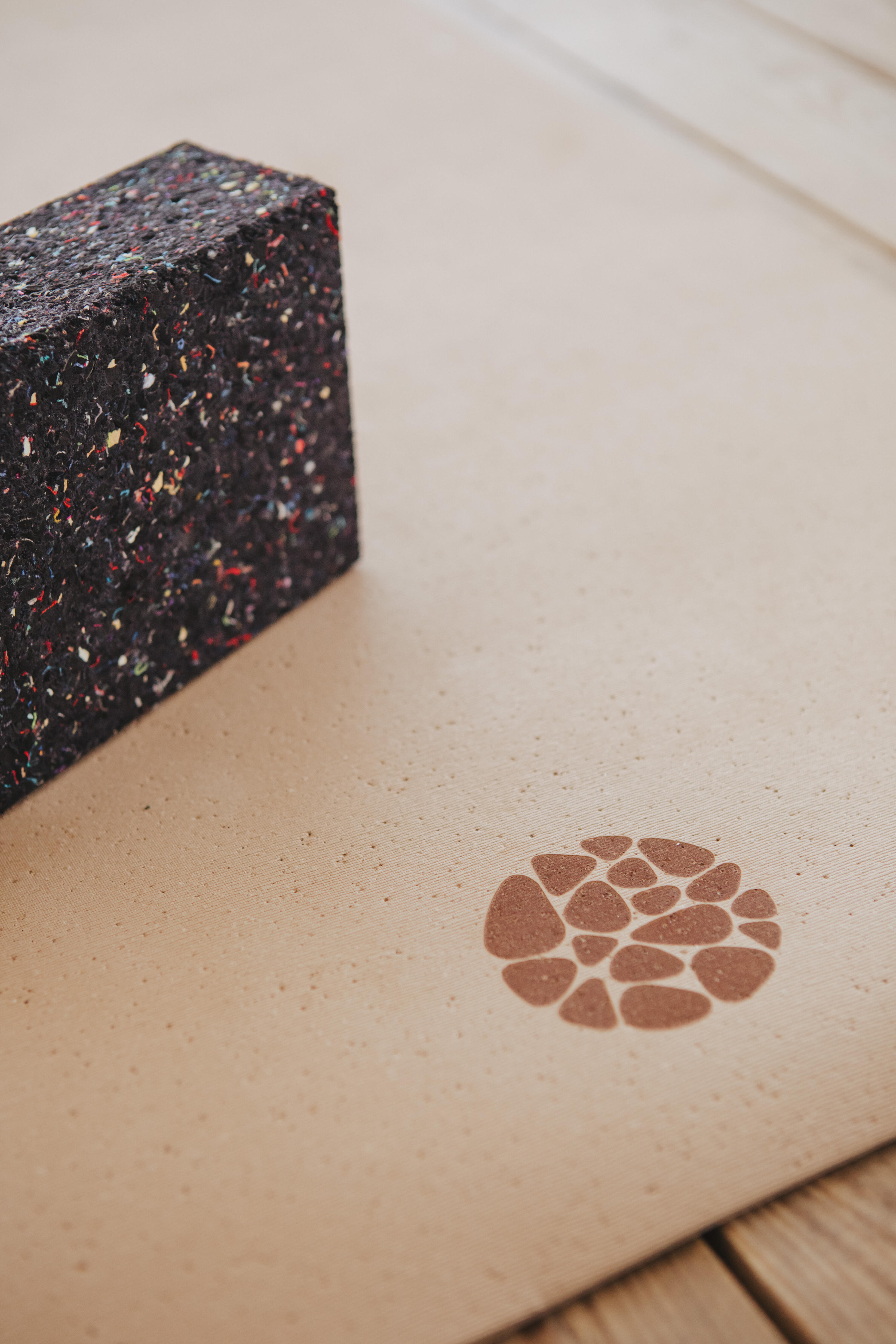 Yogamat bruin - stijlvol - licht om te dragen - 190x60x0.5cm 3/4