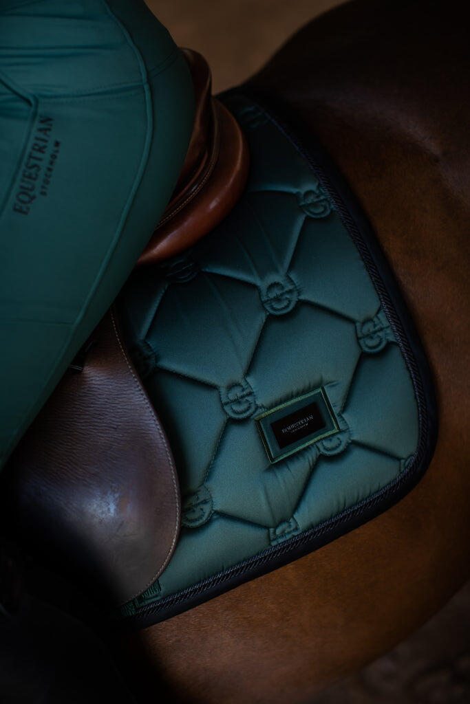 Tapis de selle Sycamore Green MIXTE - Equestrian Stockholm 3/5