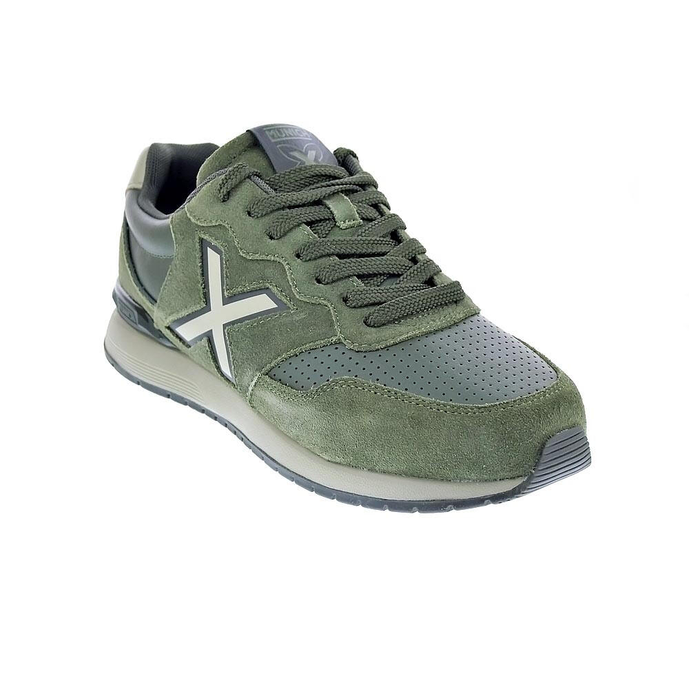 Scarpe Munich modello 4150260 per uomini 4/5