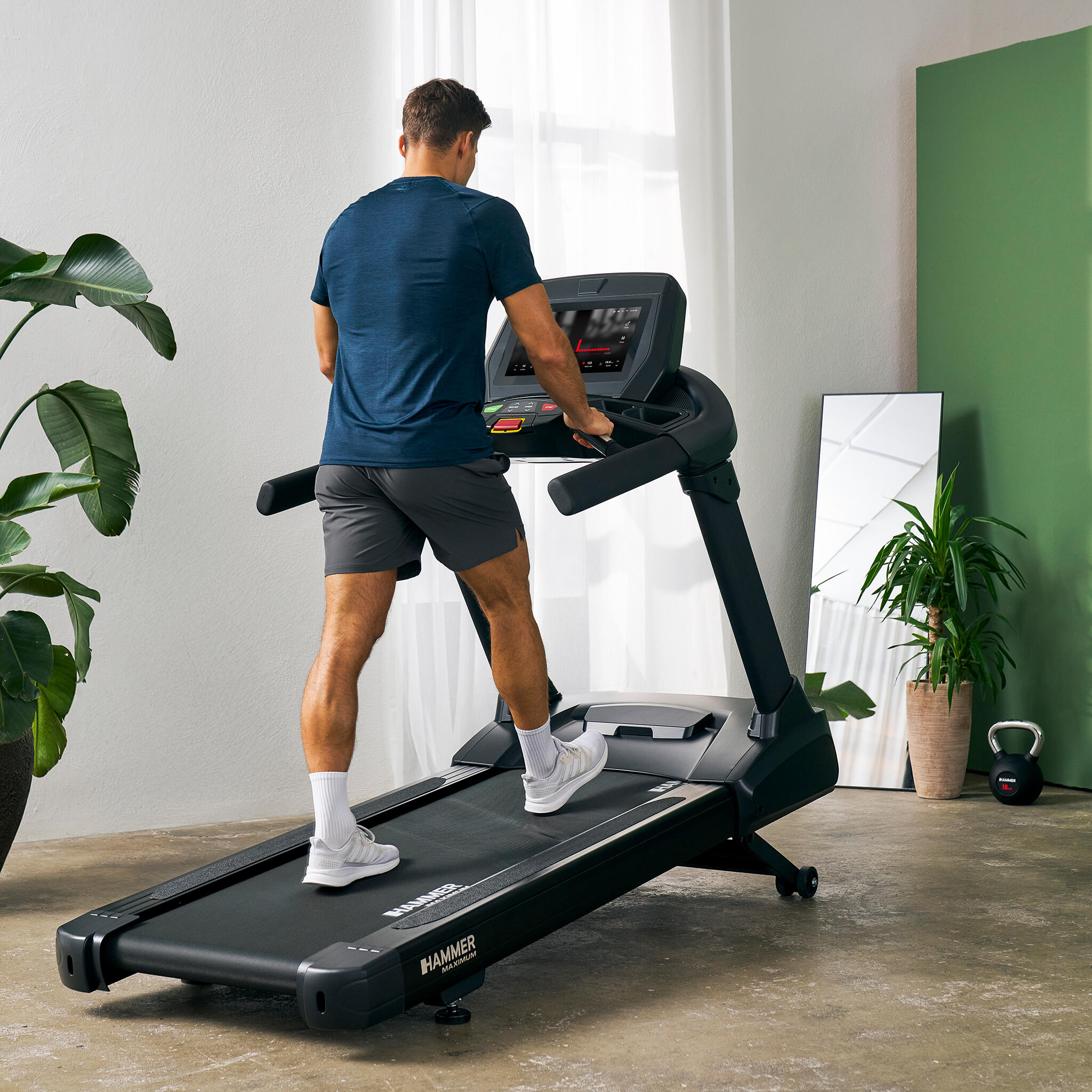 Laufband TR 8000 ’25 2/7