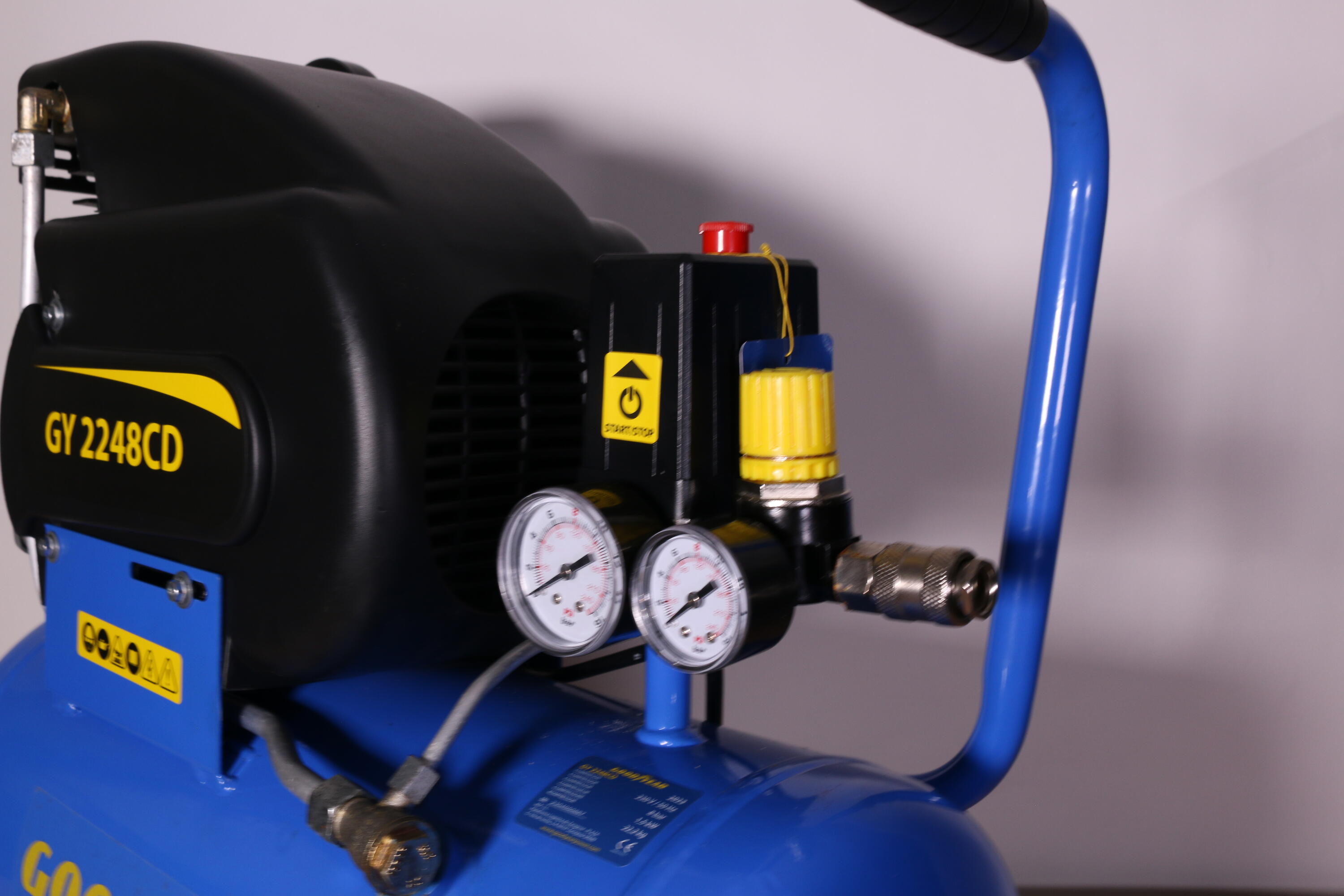 Compresor Aire 24L Goodyear; Hinchador Bicicleta, 8 Bares, 2HP, Kit 5, 188 l/min 3/5