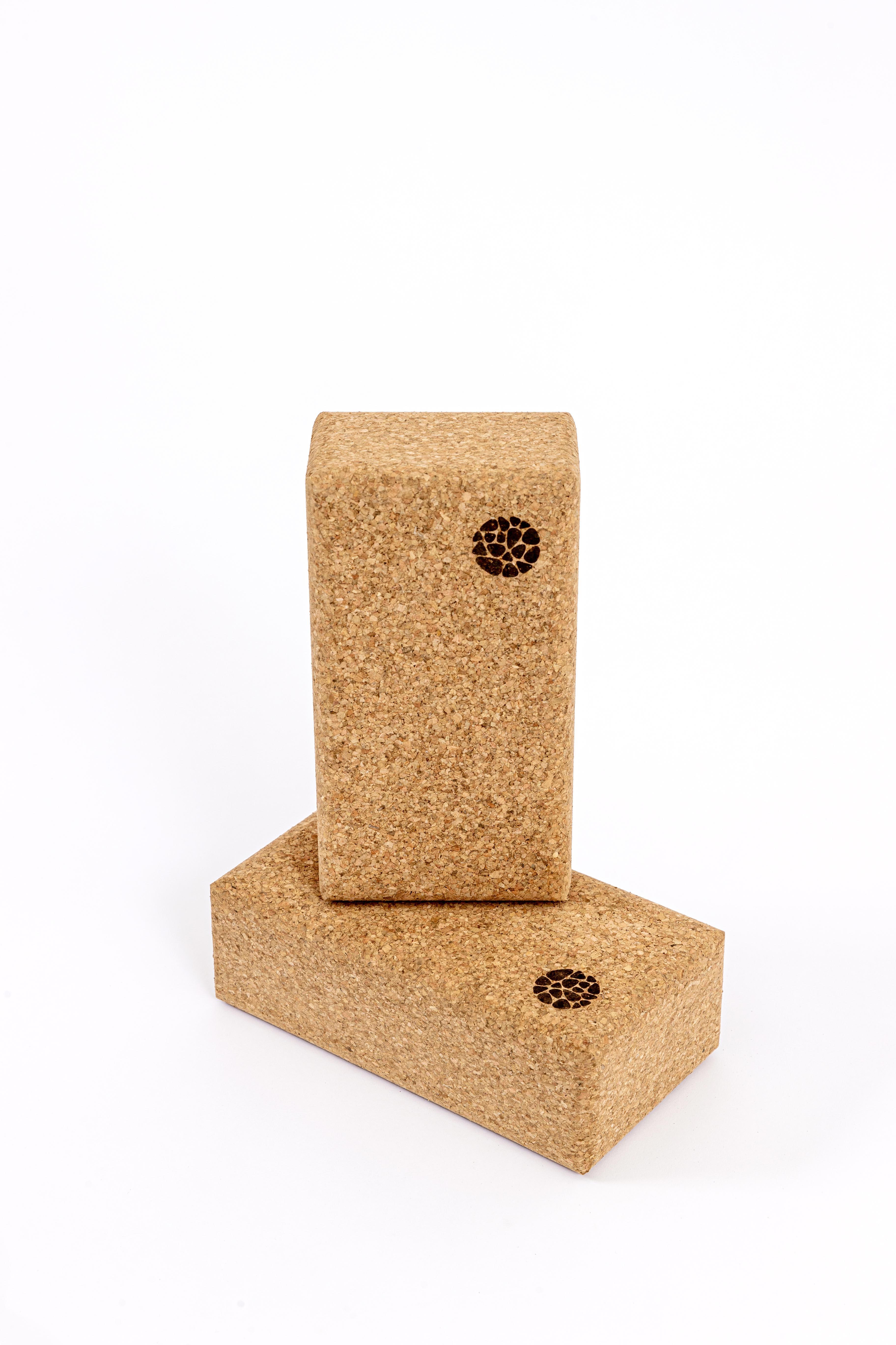 Dois blocos de yoga - cortiça - 22,7cm x 12cm x 7,5cm