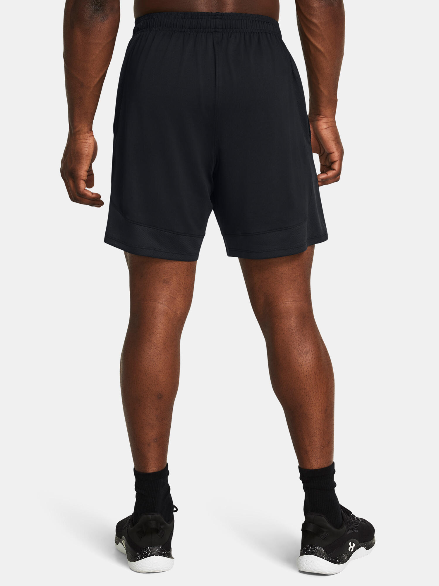Bermuda negra Under Armour Tech™ Vent 18 cm para hombre 2/6