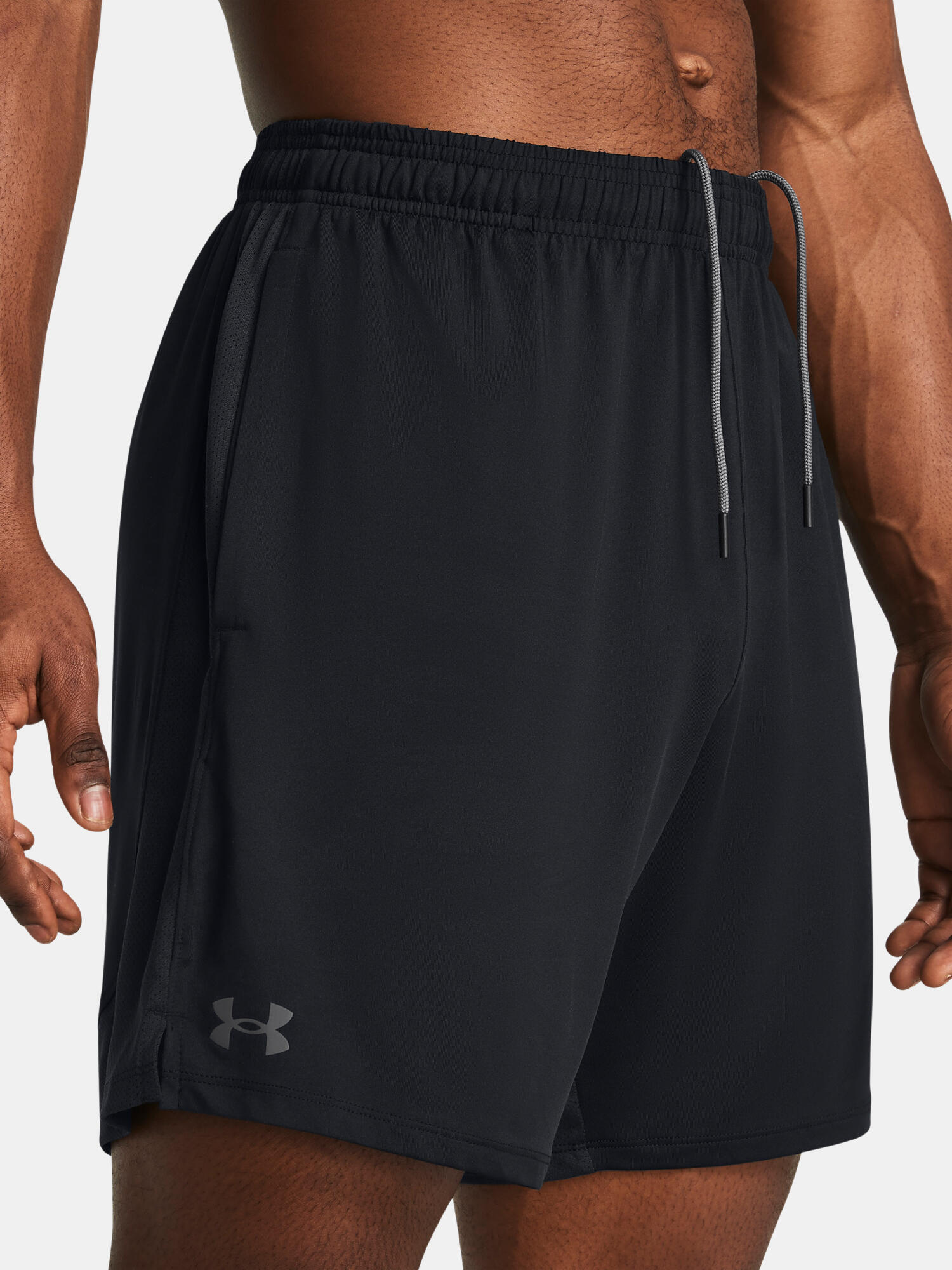 Bermuda negra Under Armour Tech™ Vent 18 cm para hombre 5/6