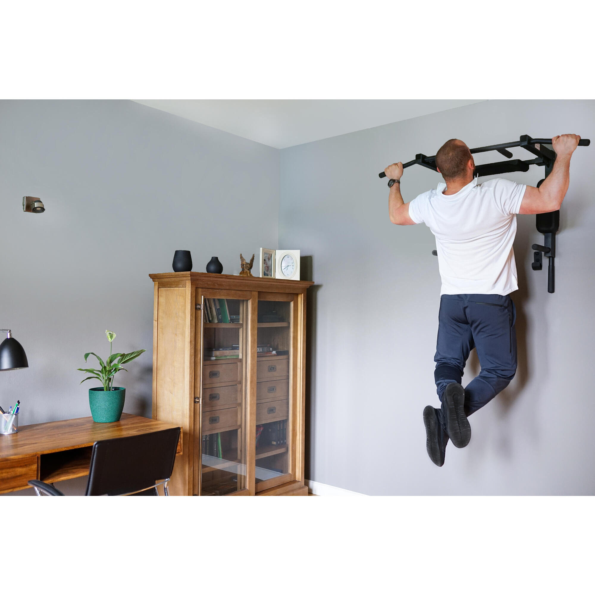 Pull-up bar and dipbar - wall-mounted solution