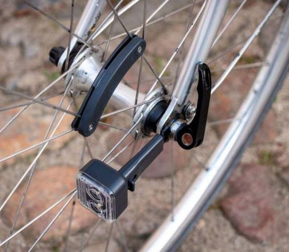 Reelight AMS Fahrradbeleuchtung 4-teilig, konstant, Stahl, rot/weiß/schwarz 4/6