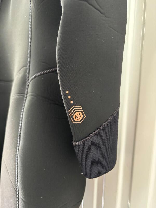 Tussen Particulieren - Dames wetsuit 4.3 6/6