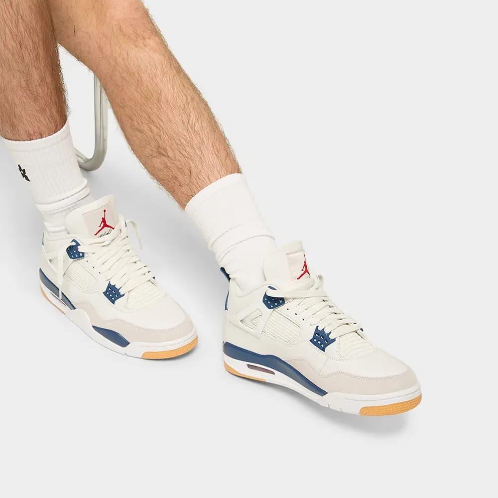 Air Jordan 4 Retro SB Navy 5/7