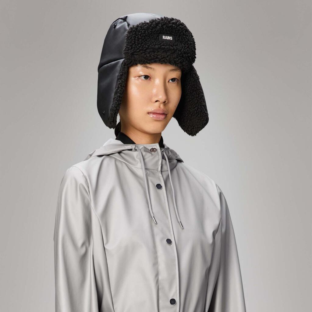 Cappello Rains Modello Fleece Trapper Hat W2t3 Colore Nero 4/5