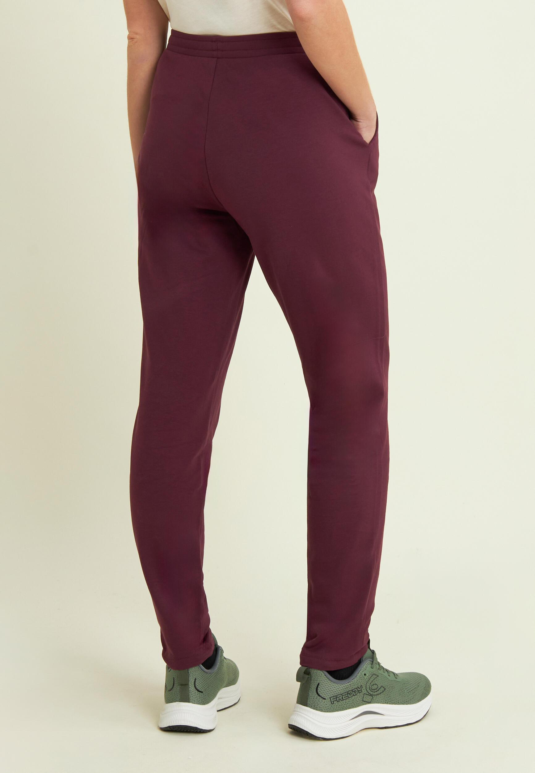 Pantaloni con dettaglio logato e fondo dritto 3/4