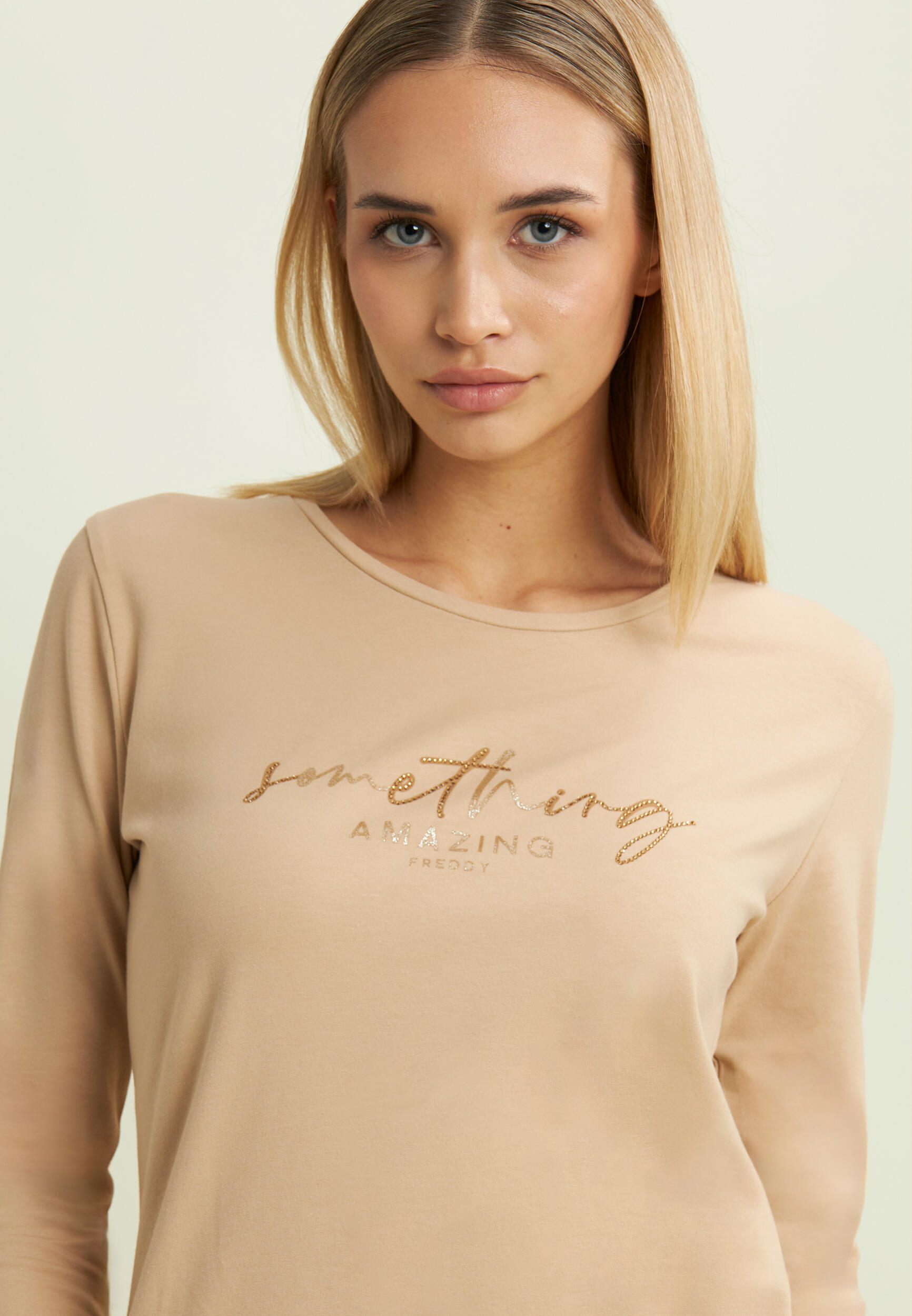 T-shirt a maniche lunghe con scritta “Something Amazing” 3/4