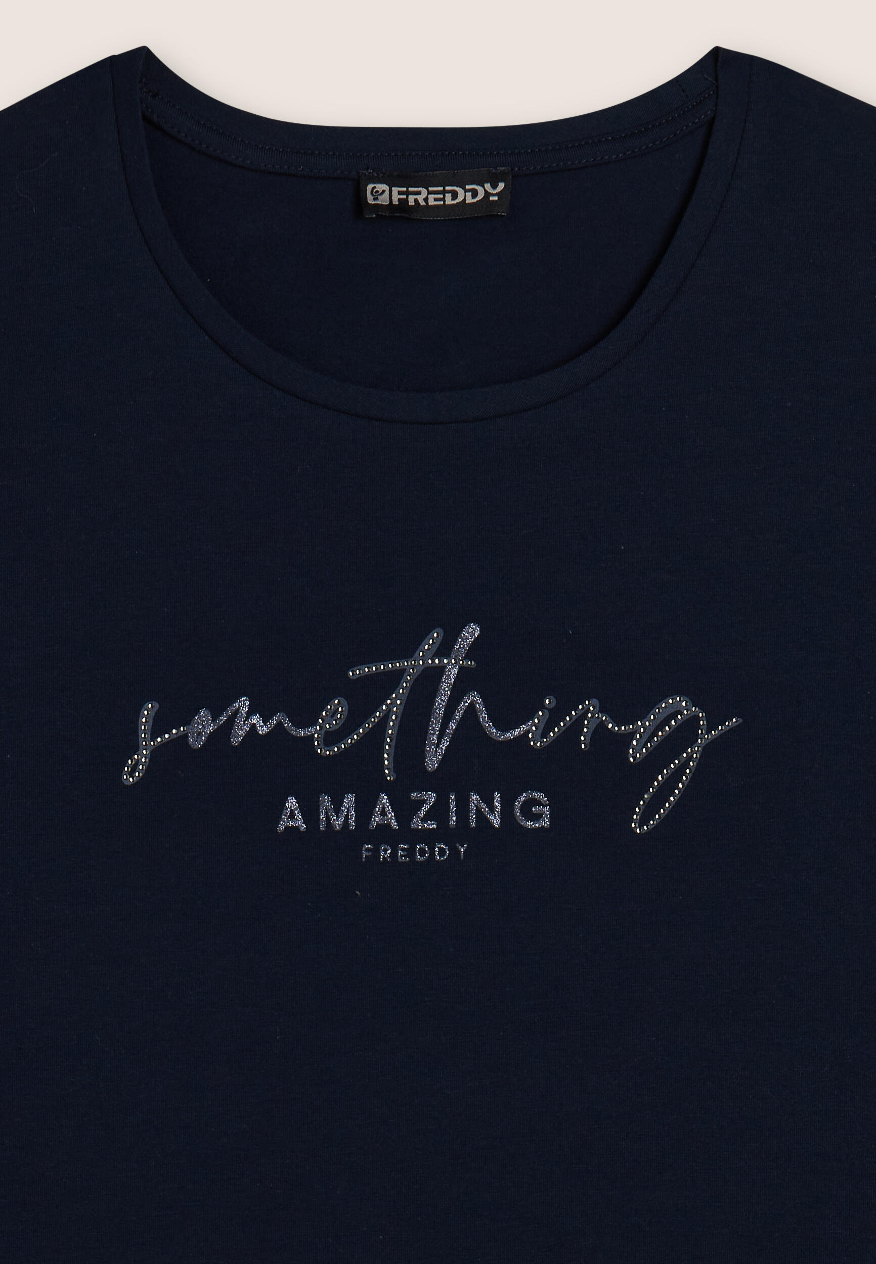 Camiseta de manga larga con la inscripción «Something Amazing» 3/3
