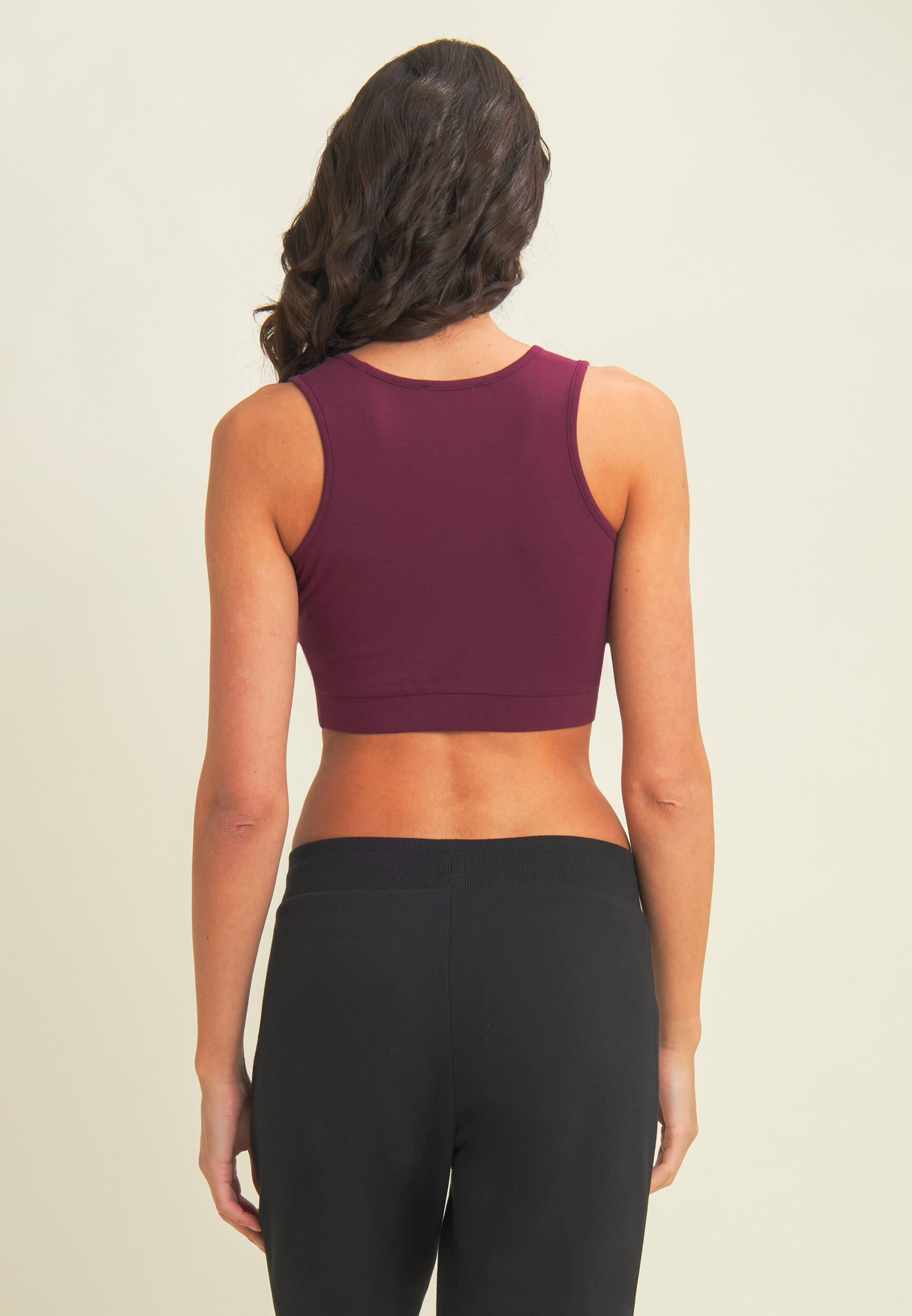 Top deportivo para mujer con espalda deportiva 3/4