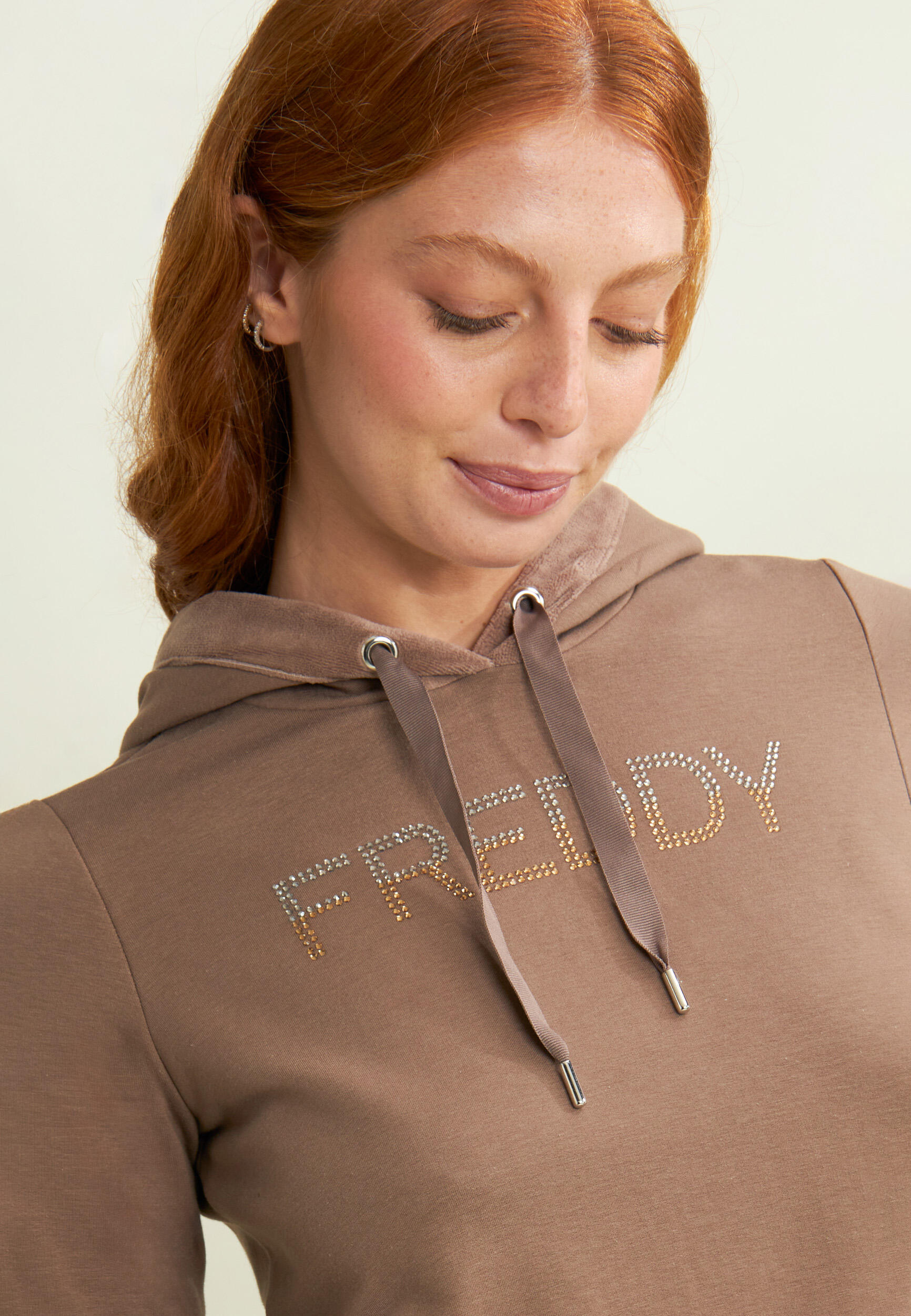Felpa sportiva da donna con interno cappuccio in velluto 3/4