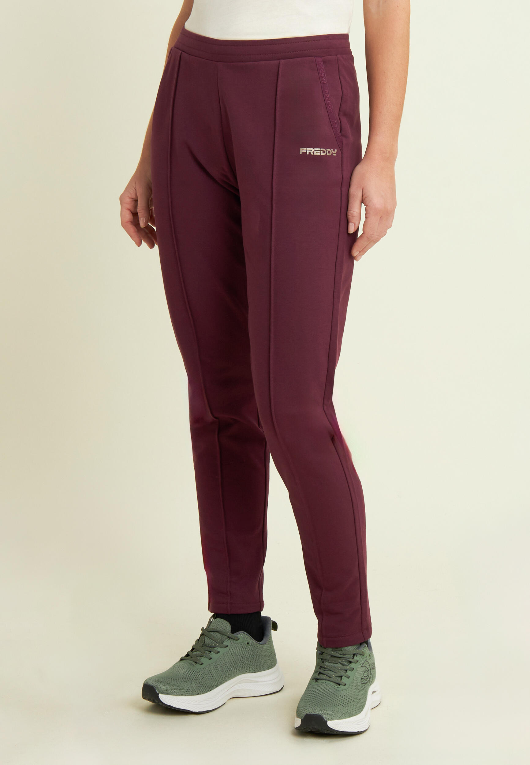 Pantaloni con dettaglio logato e fondo dritto 2/4