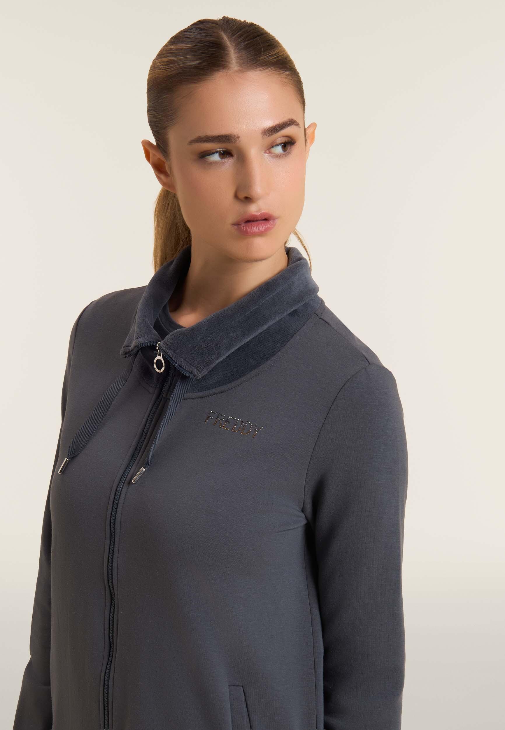 Felpa da donna con zip, spacchi laterali e collo alto in velluto 4/4