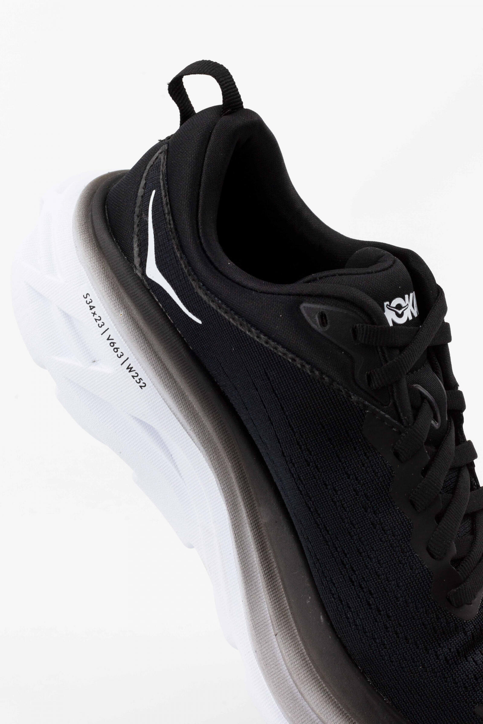 Hoka One One Bondi 8 Black White 4/5