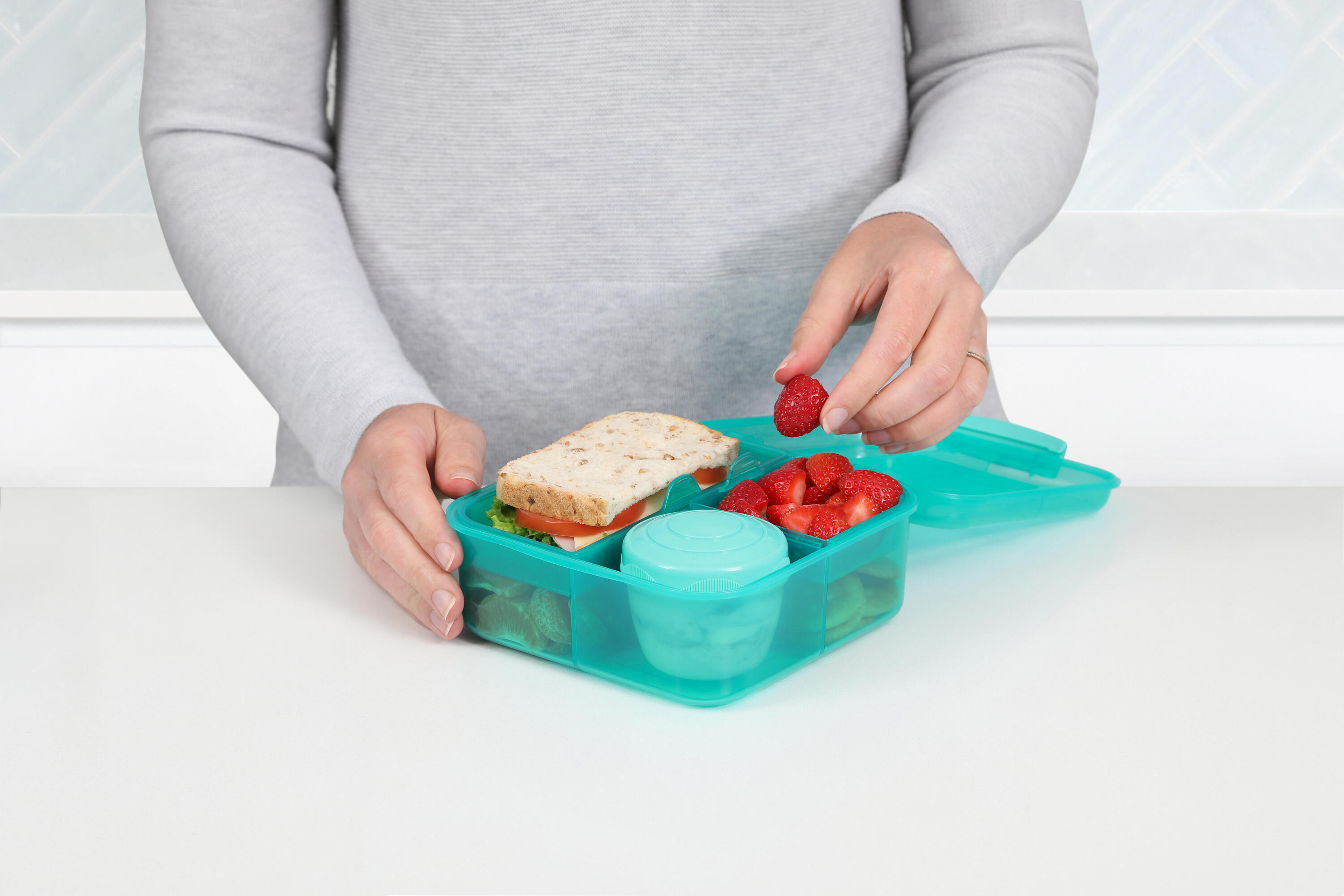 Tříkomorový svačinový box Lunch™s nádobou na jogurt a 2 tácky 1,25 litru 5/7