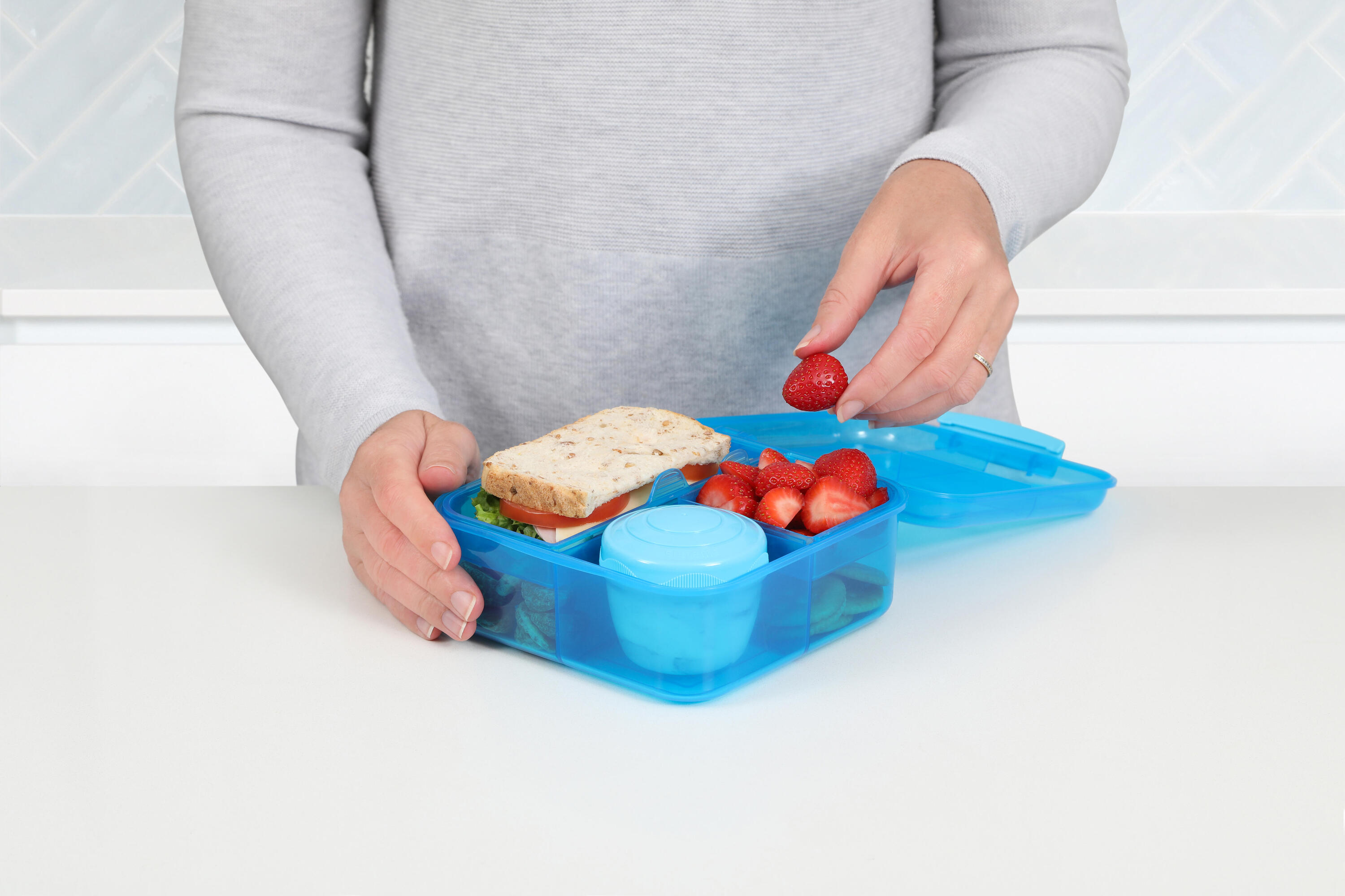 Tříkomorový svačinový box Lunch™s nádobou na jogurt a 2 tácky 1,25 litru 5/7